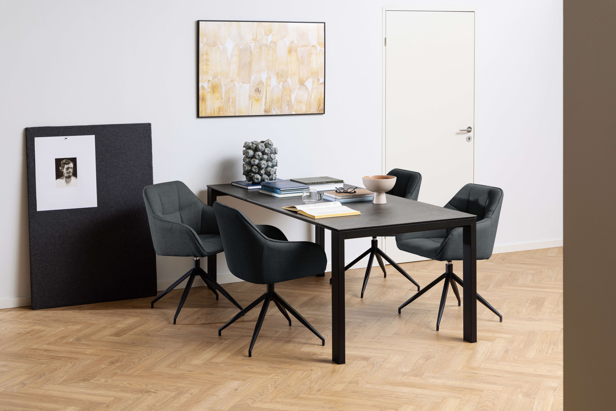 ACTONA GROUP Armlehnstuhl »Brenda Esszimmerstuhl, Polsterstuhl,« () Drehfunktion, Armlehne, Stoff, Quadratnähten, schwarzen Metallbeinen