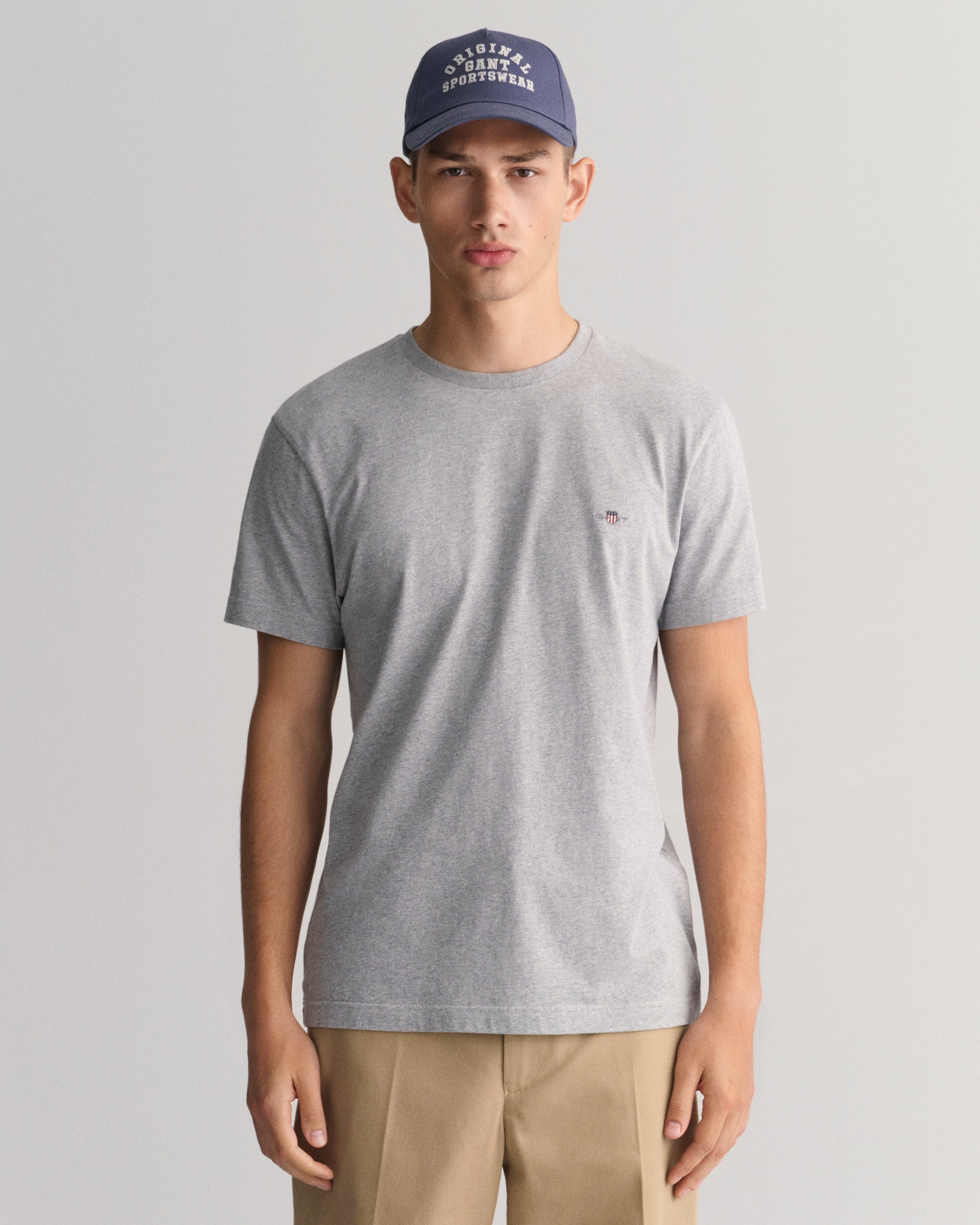 Gant T-Shirt »SLIM SHIELD SS T-SHIRT« mit Logostickerei auf der Brust