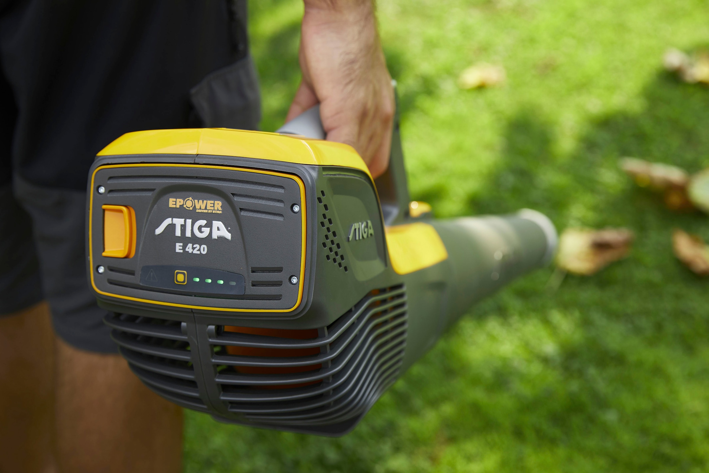 STIGA GARDEN Akku-Laubbläser »BL 500e«, (Spar-Set), 198 km/h Blasgeschwindigkeit, mit Akku 48V/2Ah und Ladegerät