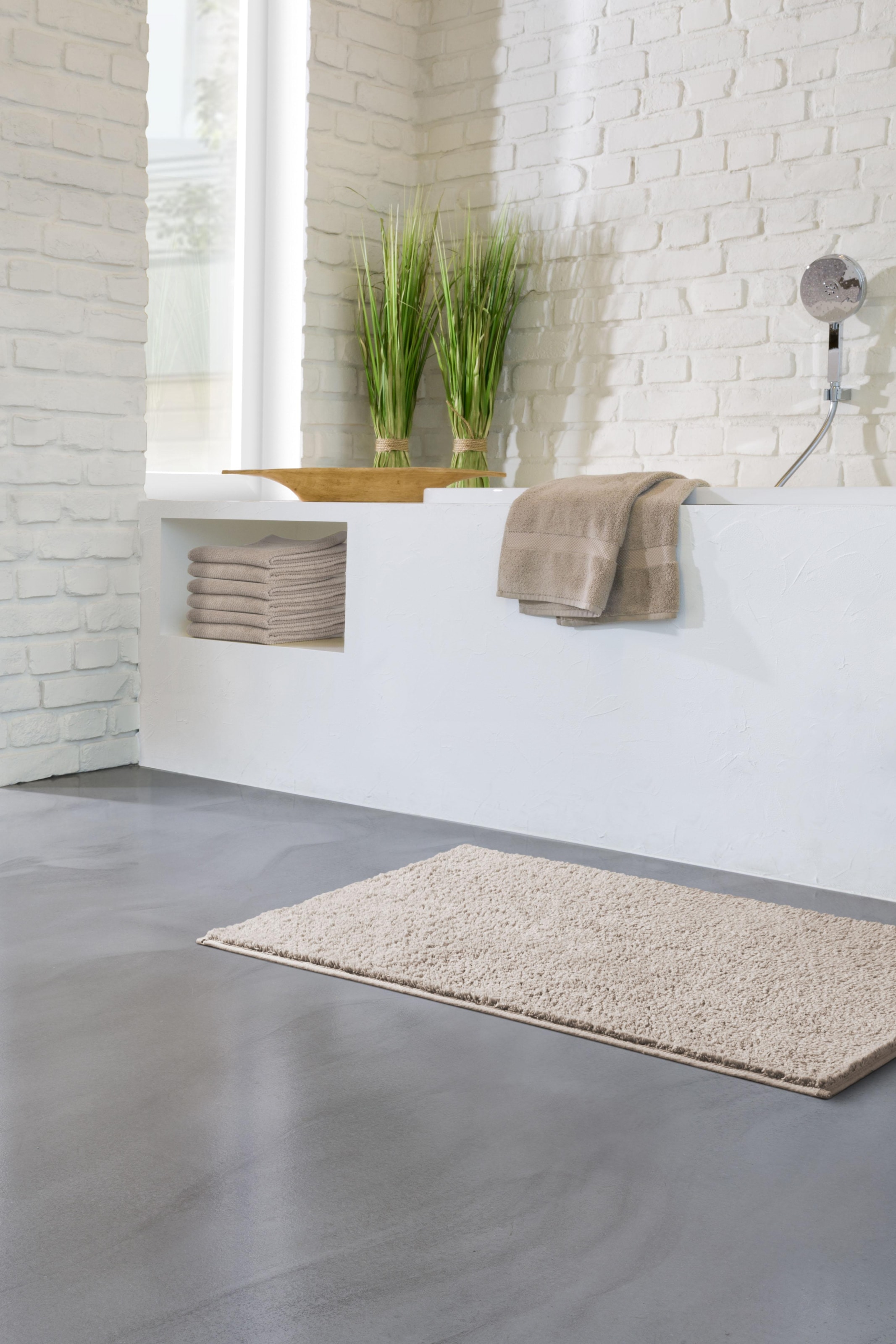 Grund Badematte »Marla«, rutschhemmend beschichtet, fußbodenheizungsgeeignet, Uni Farben, besonders feiner, flauschiger Flor