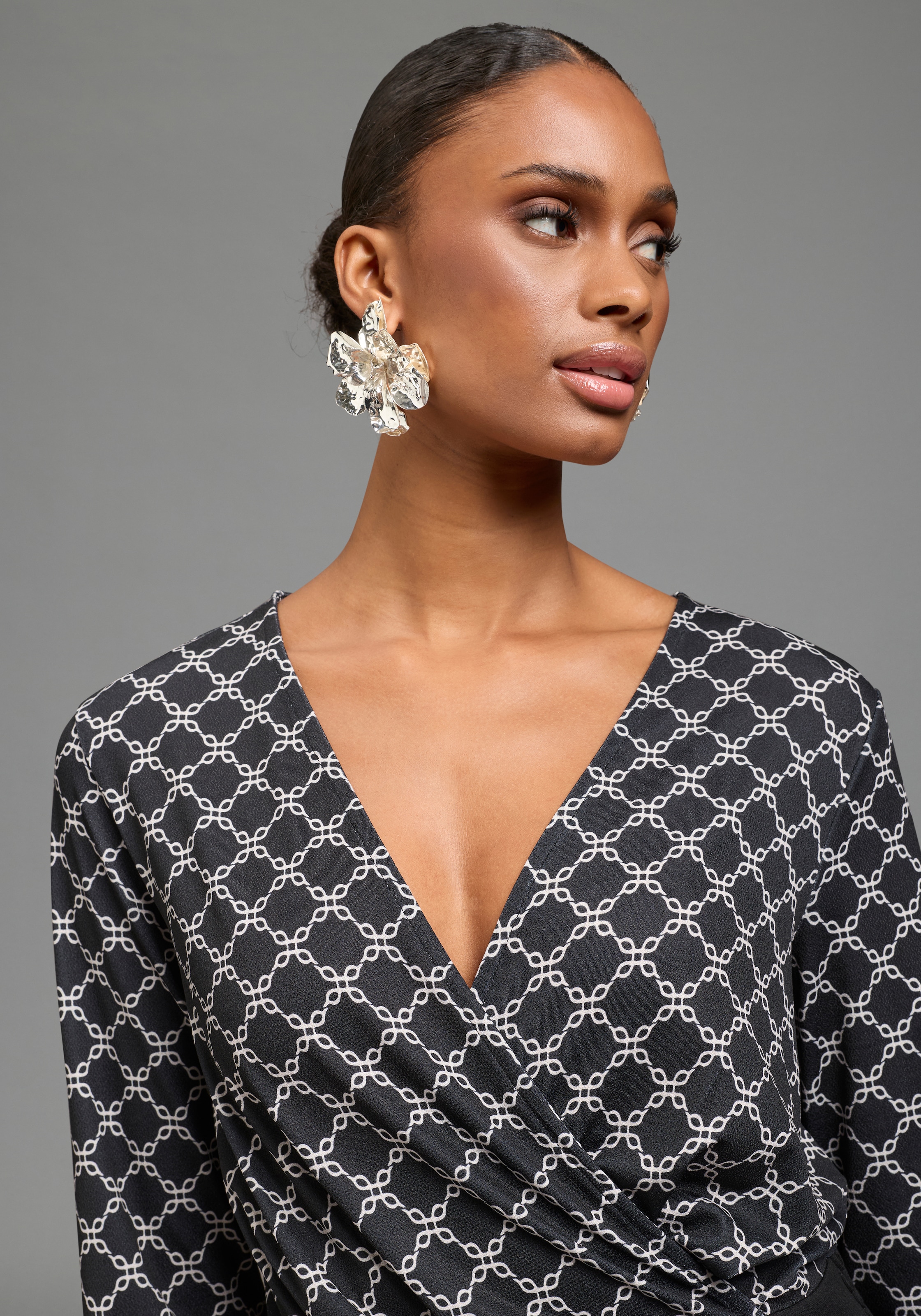 Laura Scott Jumpsuit im eleganten Stil, mit V-Ausschnitt in Wickeloptik