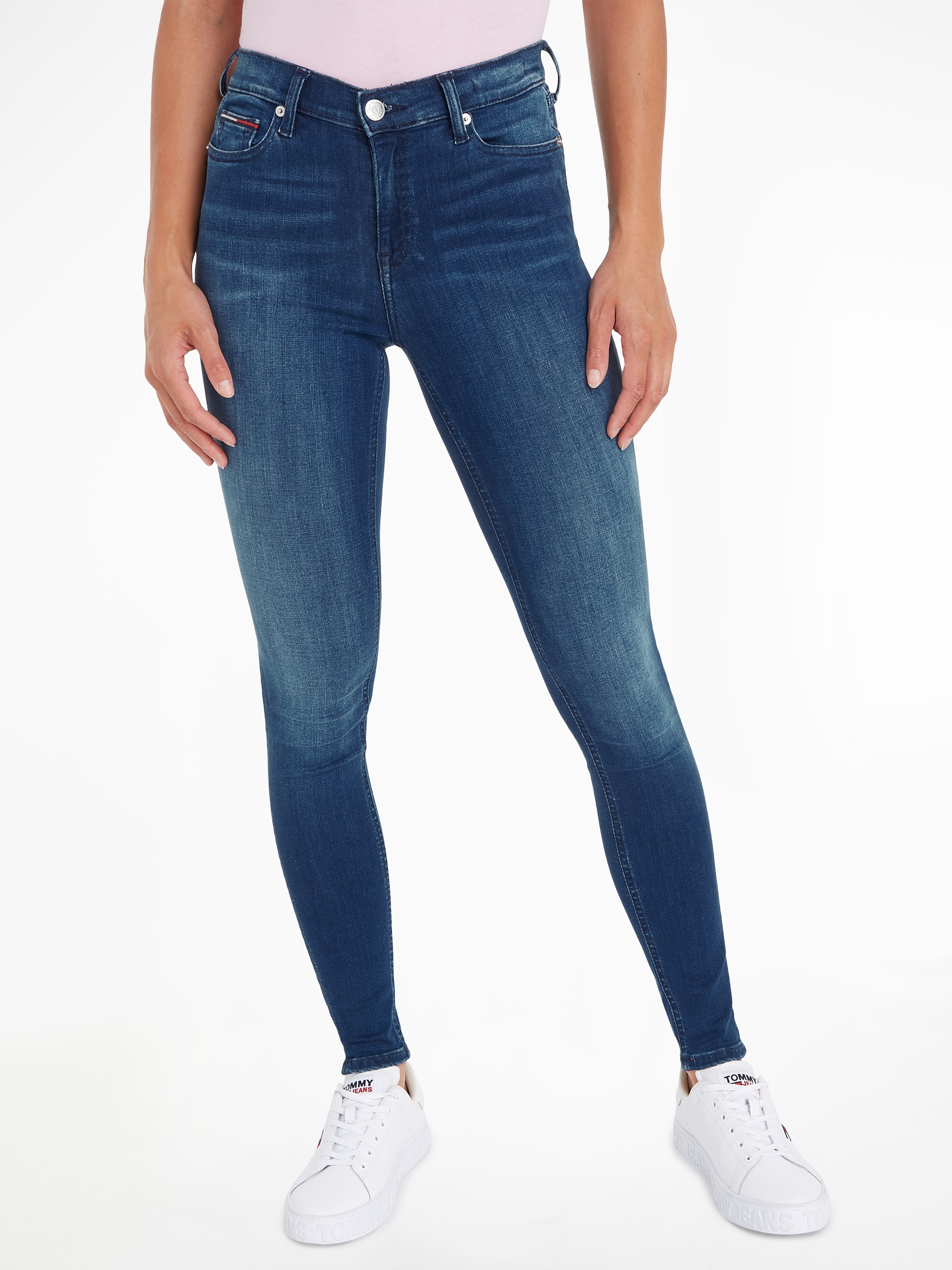 Tommy Jeans Skinny-fit-Jeans »Nora Mid Rise Skinny Fit« mit Tommy Jeans Logo-Badge & Stickereien