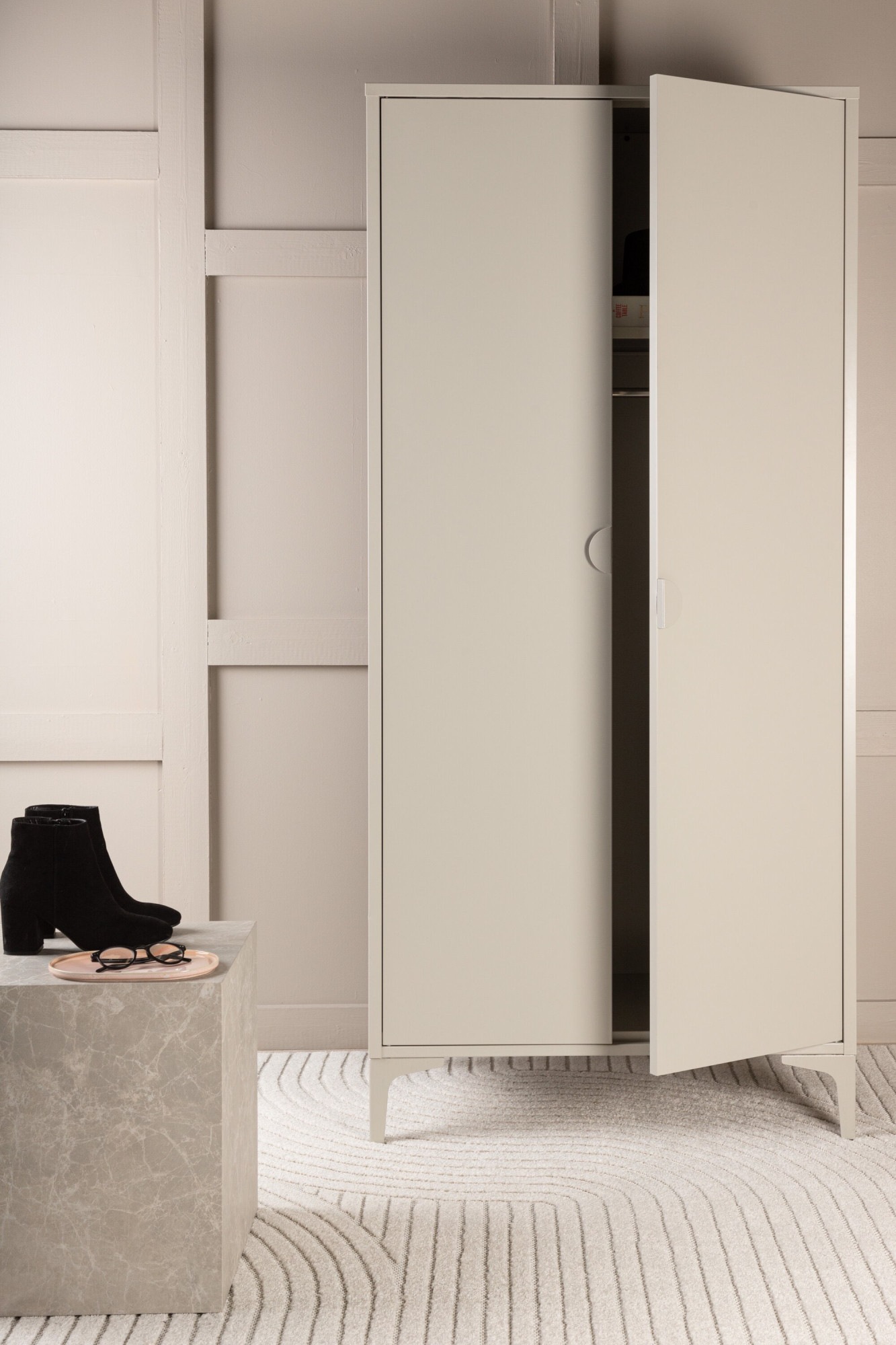 Venture Home Garderobenschrank »Piring, Stauraumschrank aus Stahl, 2 Türen, Höhe 183 cm« Garderobenschrank, Pulverbeschichtung, Stange, Einlegeböden, modern