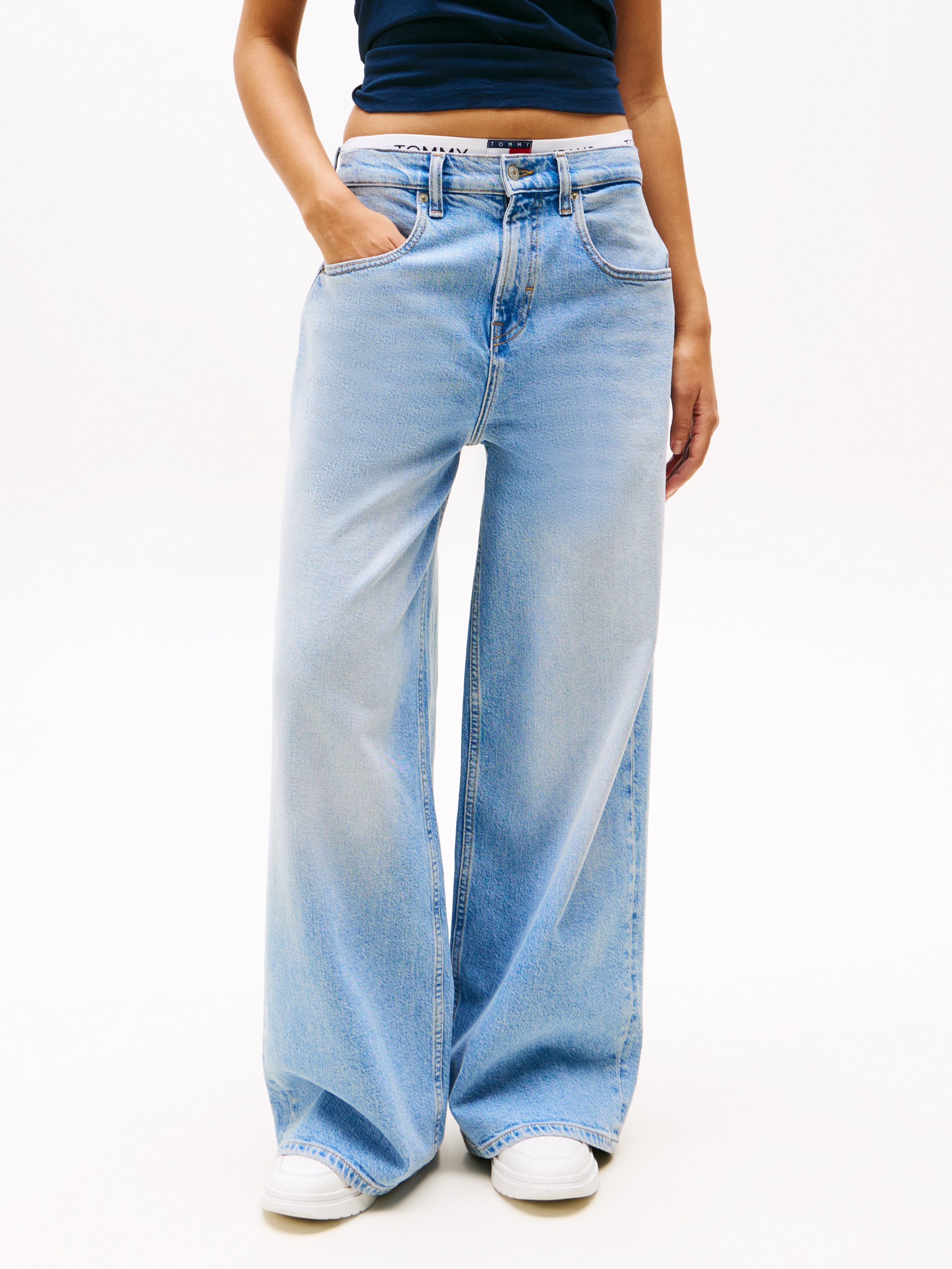 Tommy Jeans Loose-fit-Jeans »CHARLIE MR LOOSE WD«, mit Logostickerei