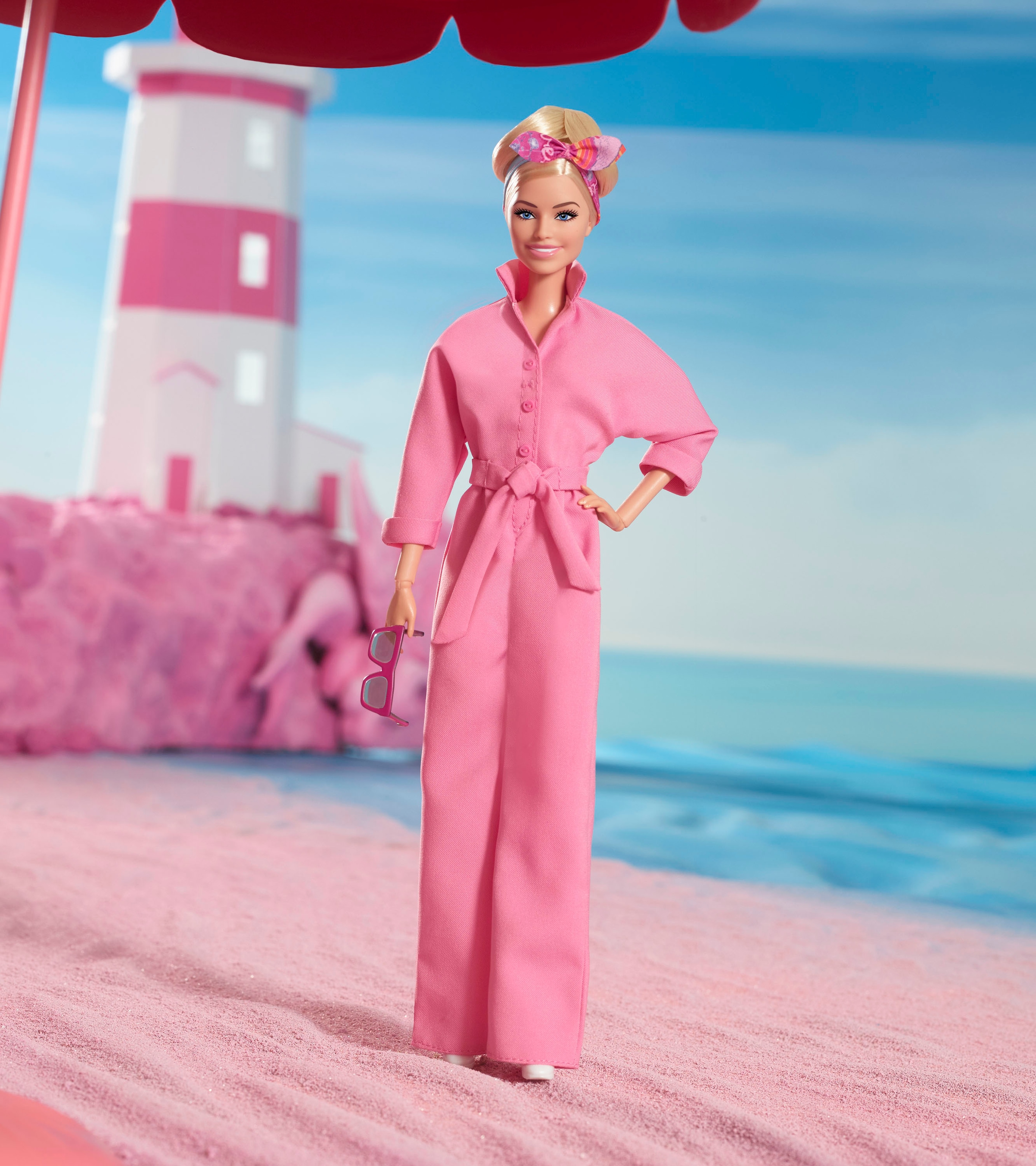 2. Bild von Barbie Anziehpuppe »Barbie Signature The Movie, Margot Robbie im rosa Jumpsuit«