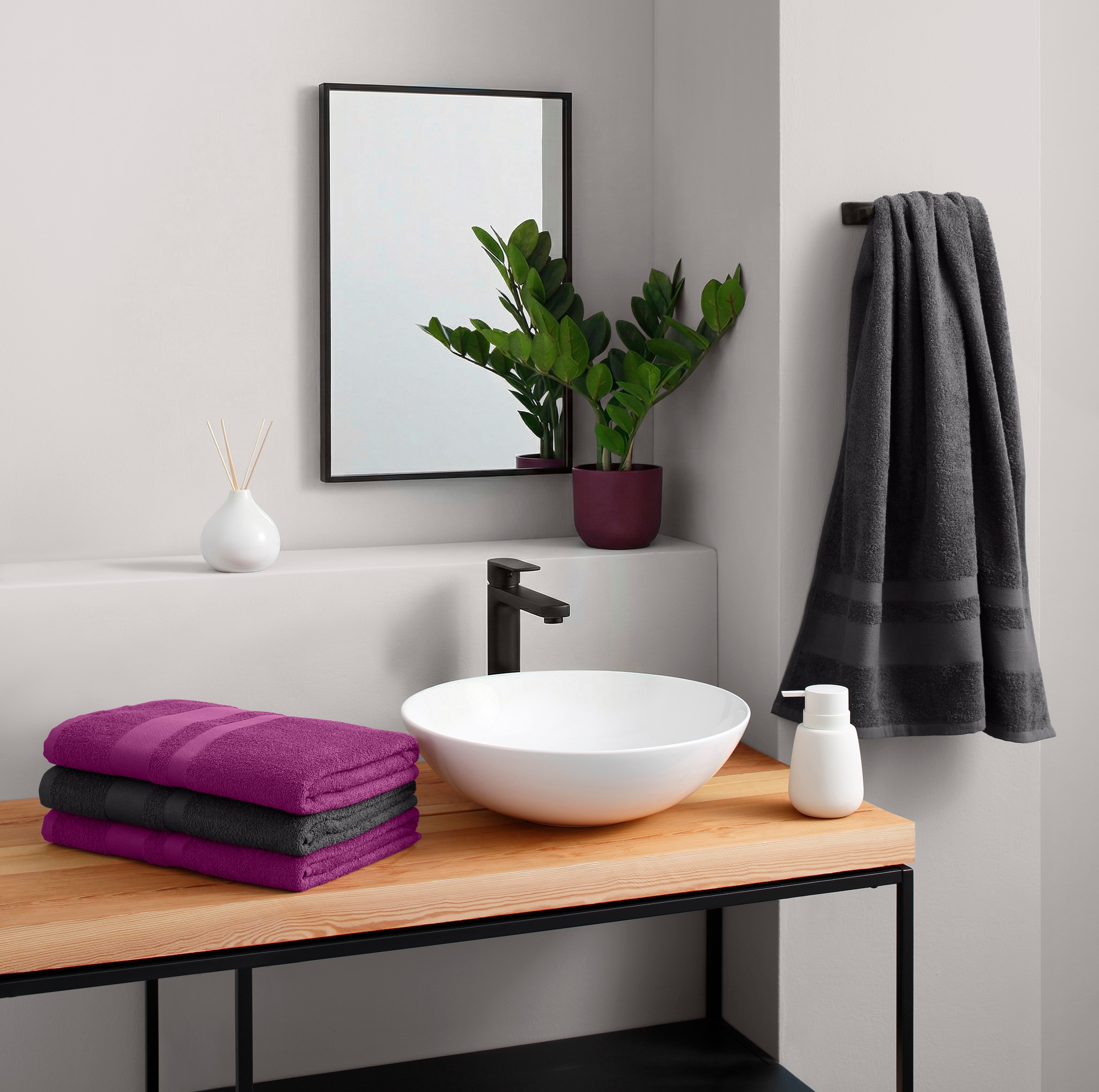 OTTO home Duschtücher »Vanessa, 4 Duschtücher, 70x140cm, in Standard- und Premium-Qualität« Handtücher mit Bordüre, 100% Baumwolle, einfarbig, weich