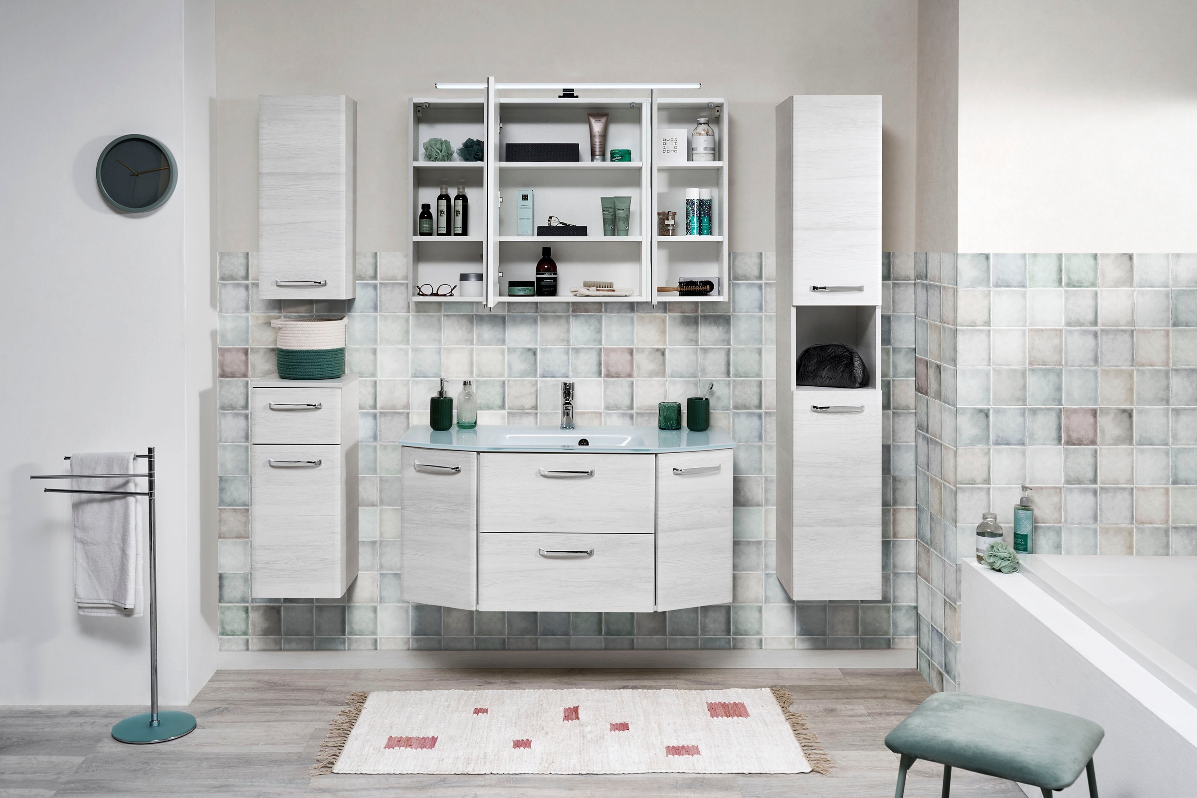 Saphir Hochschrank »Quickset Badschrank 30 cm breit, 2 Türen, 1 Nische, 3 Einlegeböden« Badezimmer-Hochschrank inkl. Türdämpfer, Griffe in Chrom glänzend