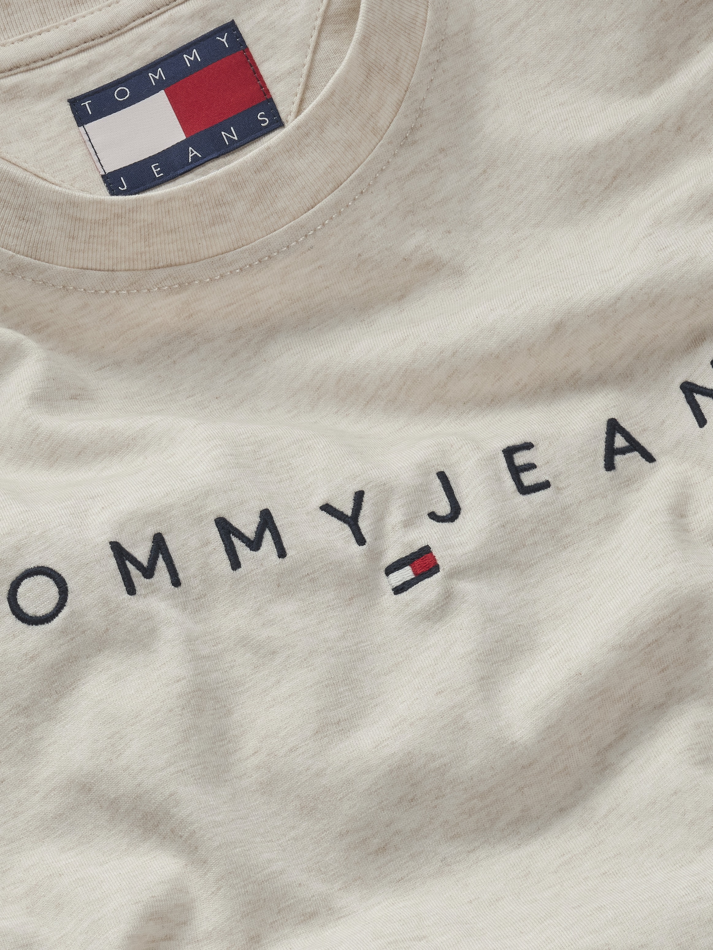 Tommy Jeans Plus Rundhalsshirt »TJM REG LINEAR LOGO TEE EXT« in Große Größen, Logodruck und Stickerei