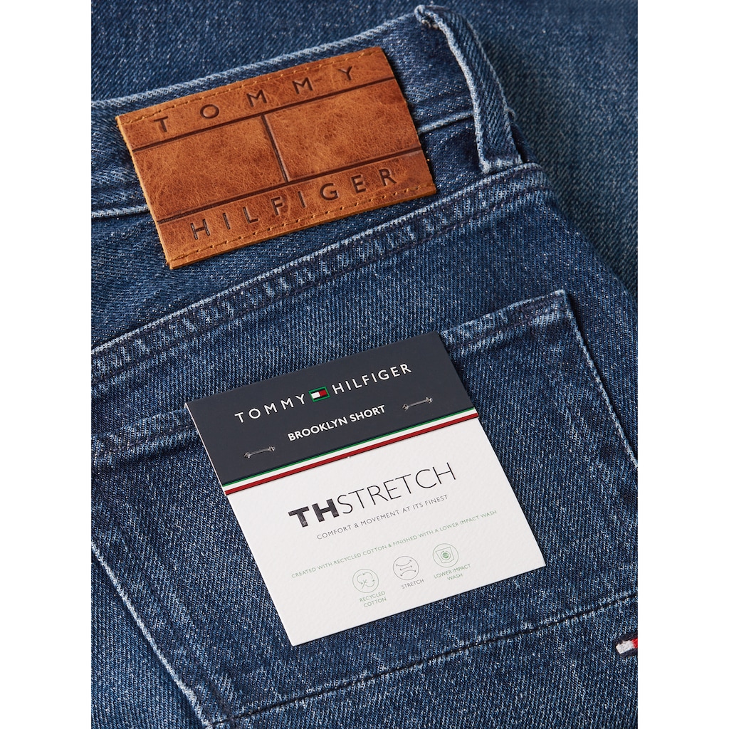 Tommy Hilfiger Jeansshorts »BROOKLYN SHORT STR«, Fade-Effekt vorne und hinten