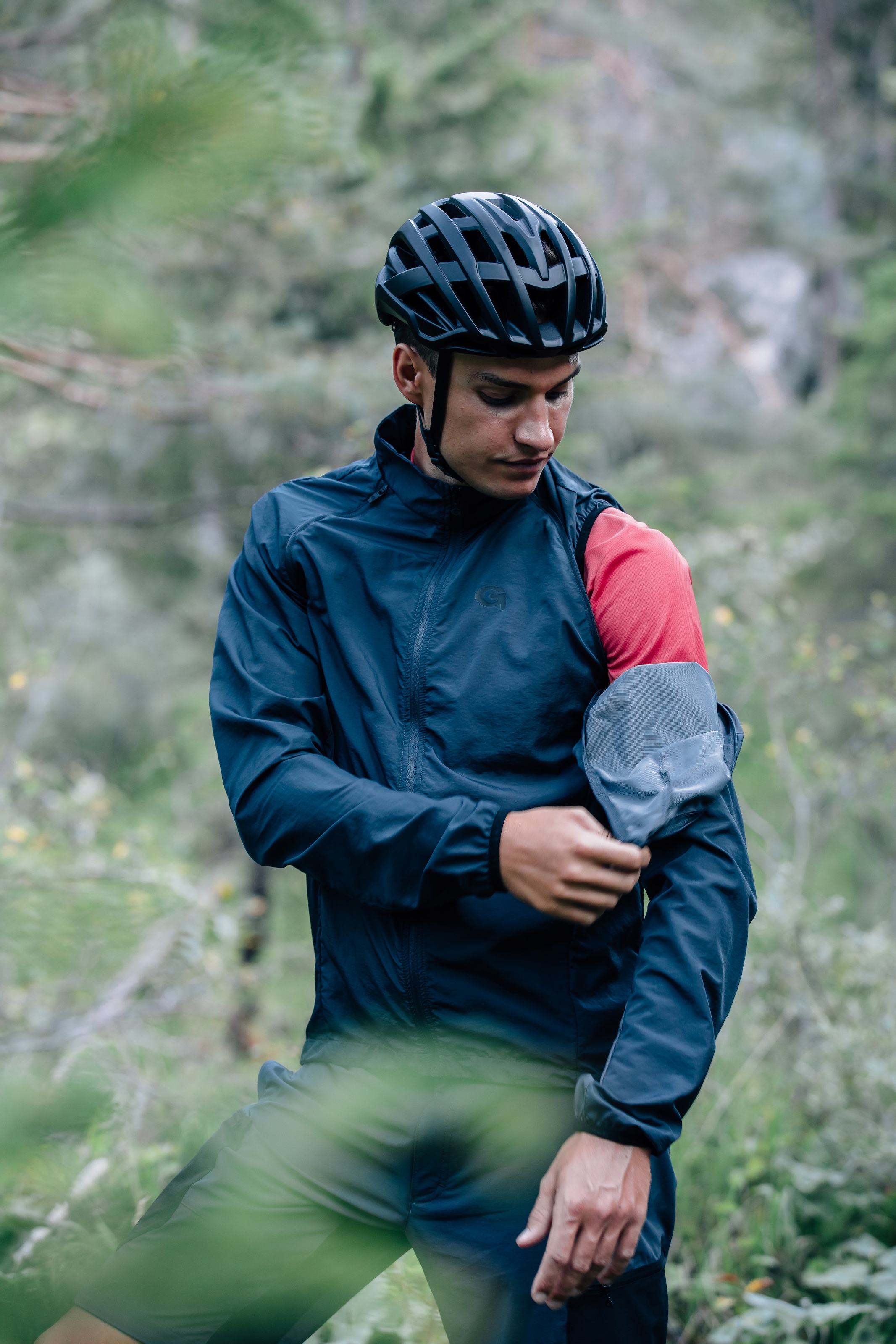 Gonso Fahrradjacke »VATTARO«, Extra leicht und 100% winddicht mit  abzippbaren Ärmeln kaufen | Jacken