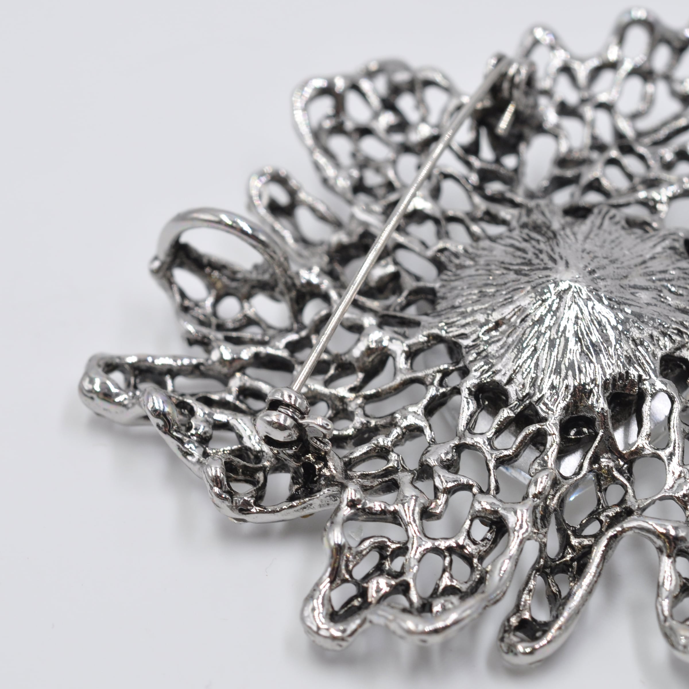 Firetti Brosche »Schmuck Geschenk Water Lily« ()