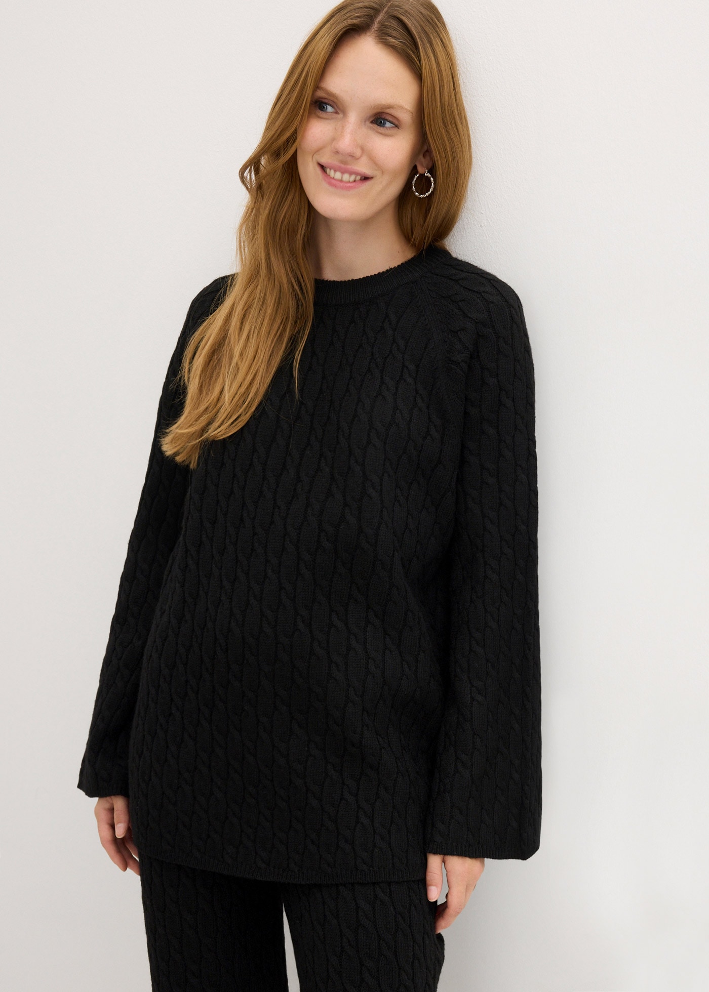 bonprix Strickpullover »Oversize-Pullover mit Zopfmuster« aus Polyester und Wolle, mit Rundhalsausschnitt, mit Zopfmuster