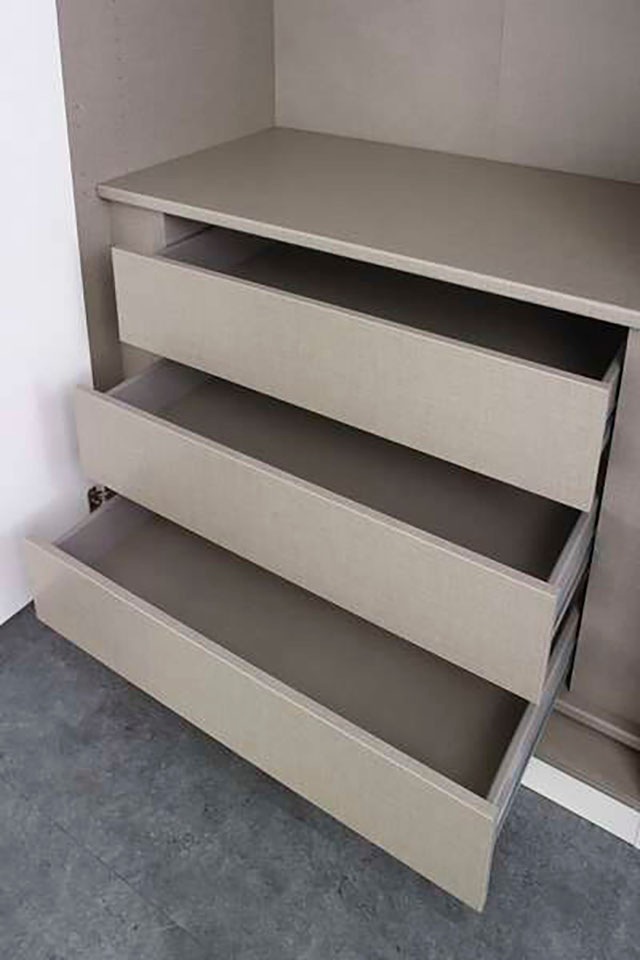 rauch Drehtürenschrank »Montclar«, Passepartout optional mit Beleuchtung, inkl. umfangreichem Zubehör