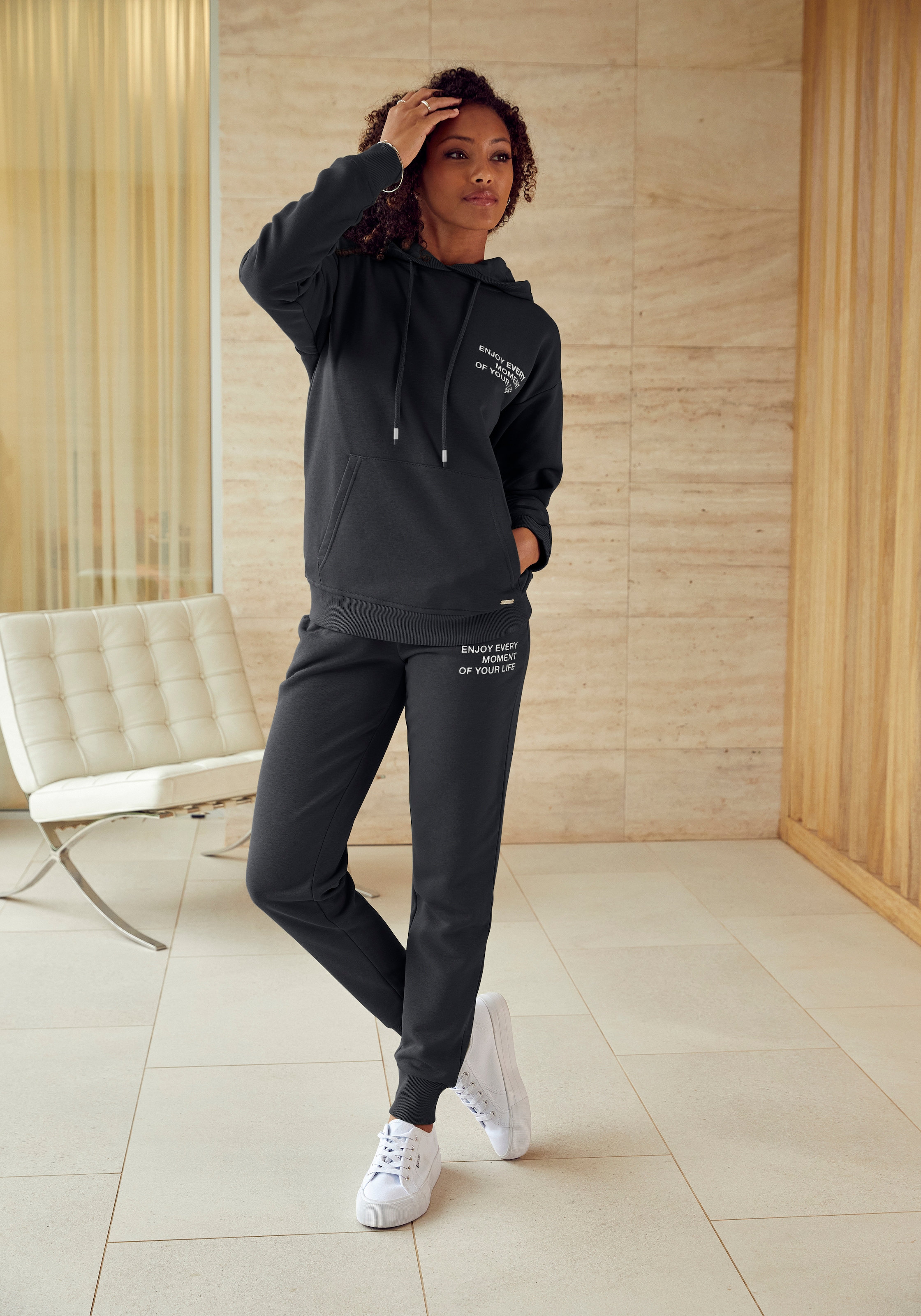 Buffalo Hoodie »- Kapuzensweatshirt«, mit Statement Druck, Home- und Loungewear
