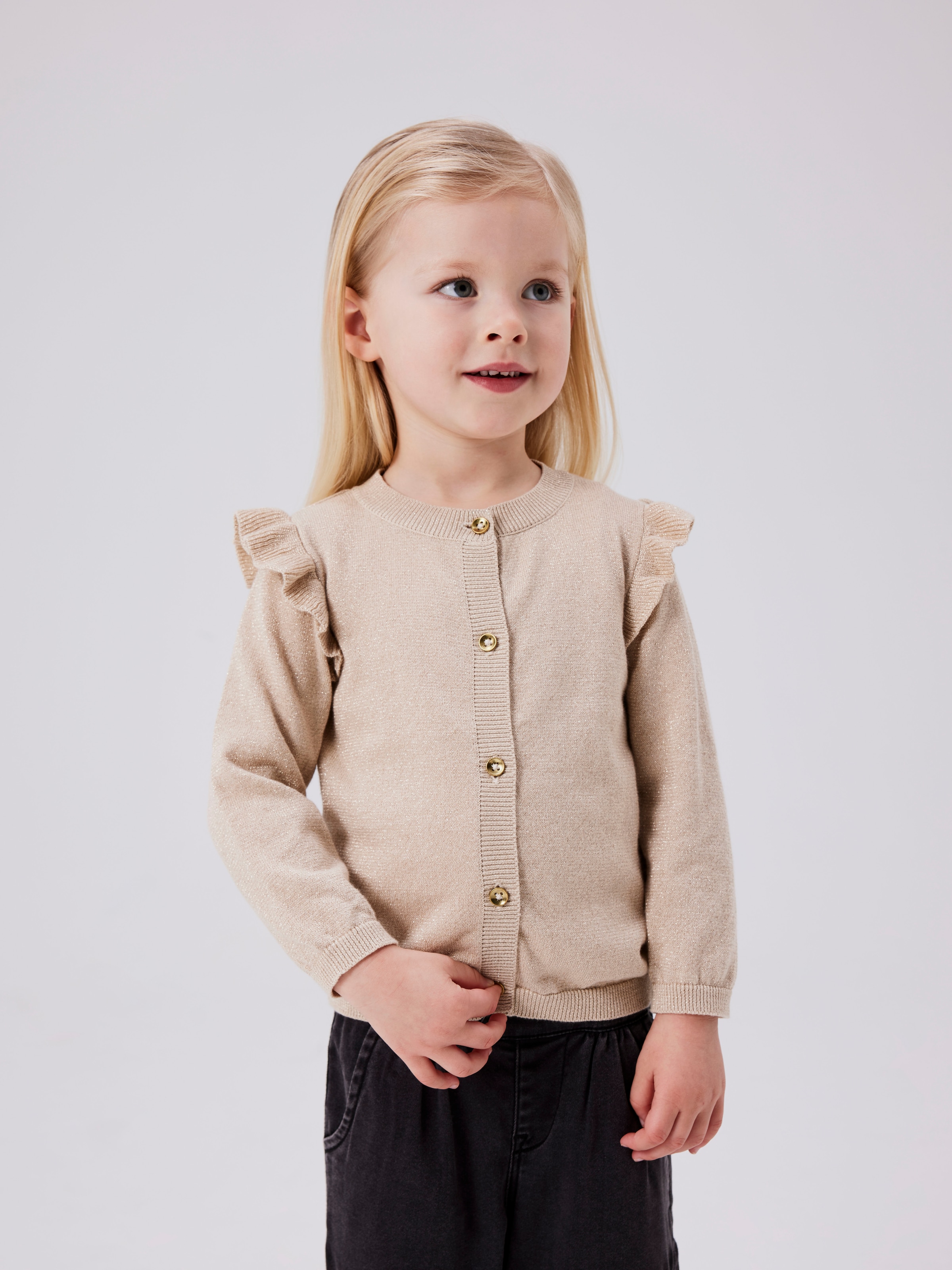 Name It Strickjacke »NMFABINNE LS KNIT CARD NOOS« mit süßer Rüsche an den Schultern