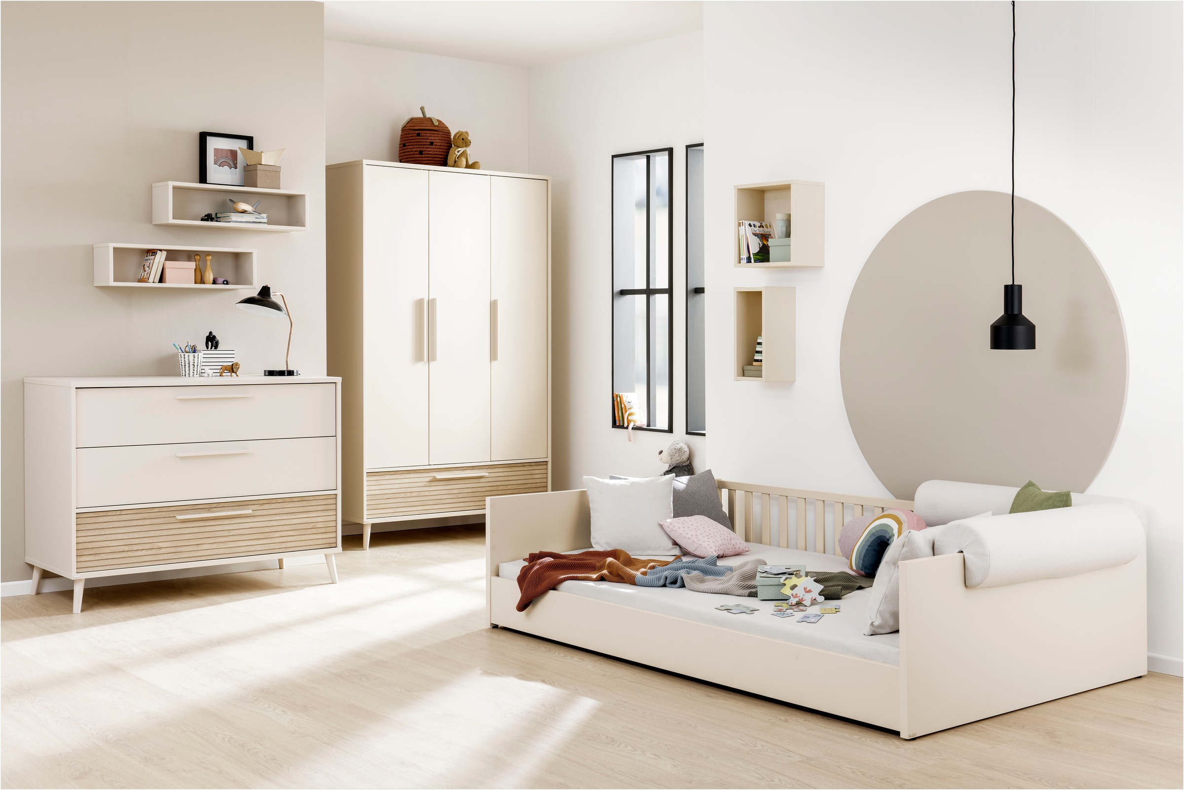 PAIDI Drehtürenschrank »EEFJE Kleiderschrank in modernem Design, Cashmere-Beige mit Groovy-Oak«, (B/H/T ca. 124x204x57cm) maximaler Stauraum), mit großer Schublade, Einlegeböden variabel, zwei Kleiderstangen