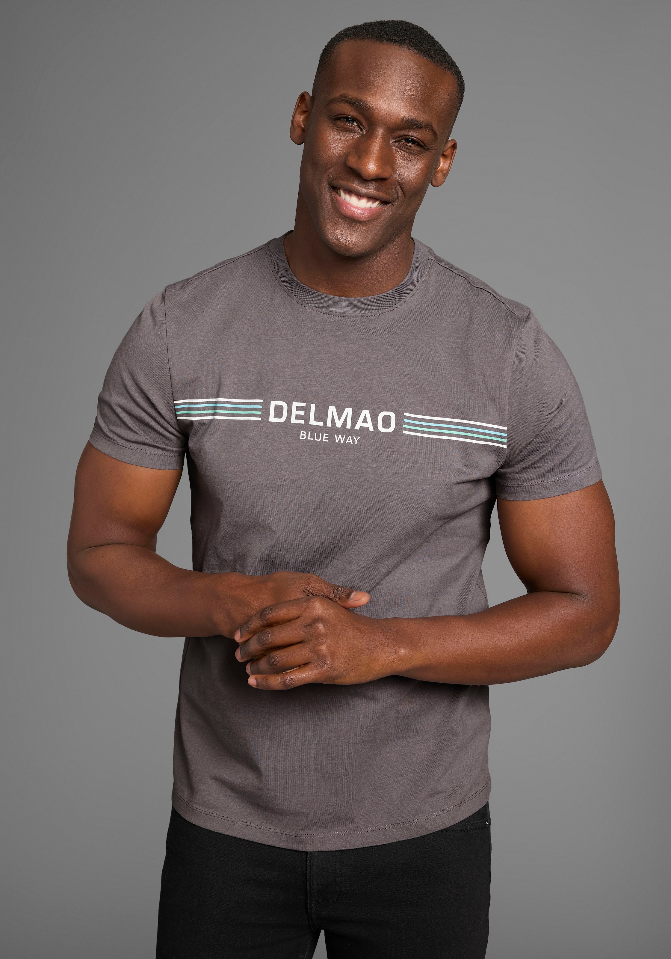 DELMAO T-Shirt, mit sportlich-maritimen Marken-Schriftzug