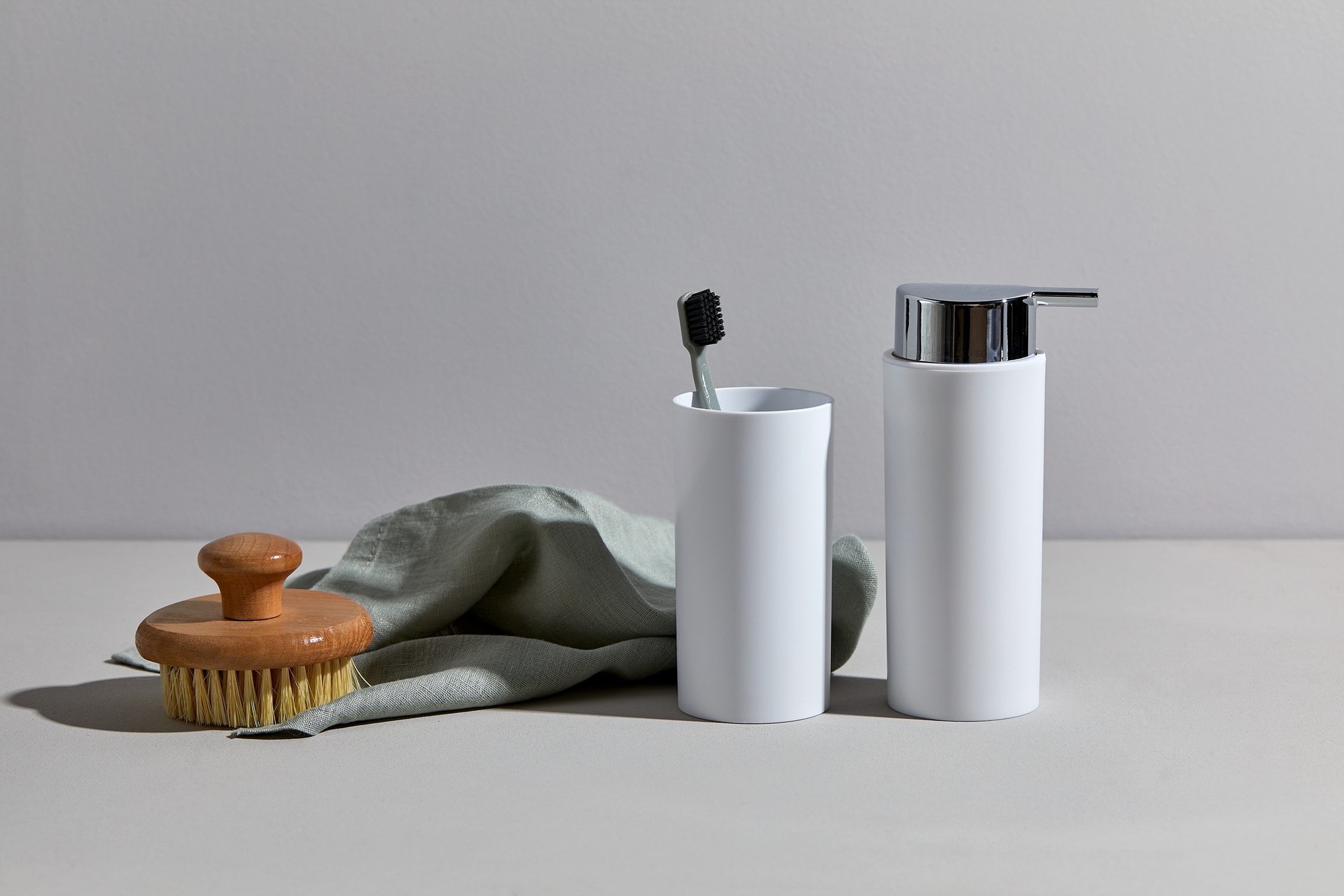 WENKO Badaccessoire-Set »Calvo« Seifenspender, Zahnputzbecher, WC-Garnitur & Kosmetikeimer