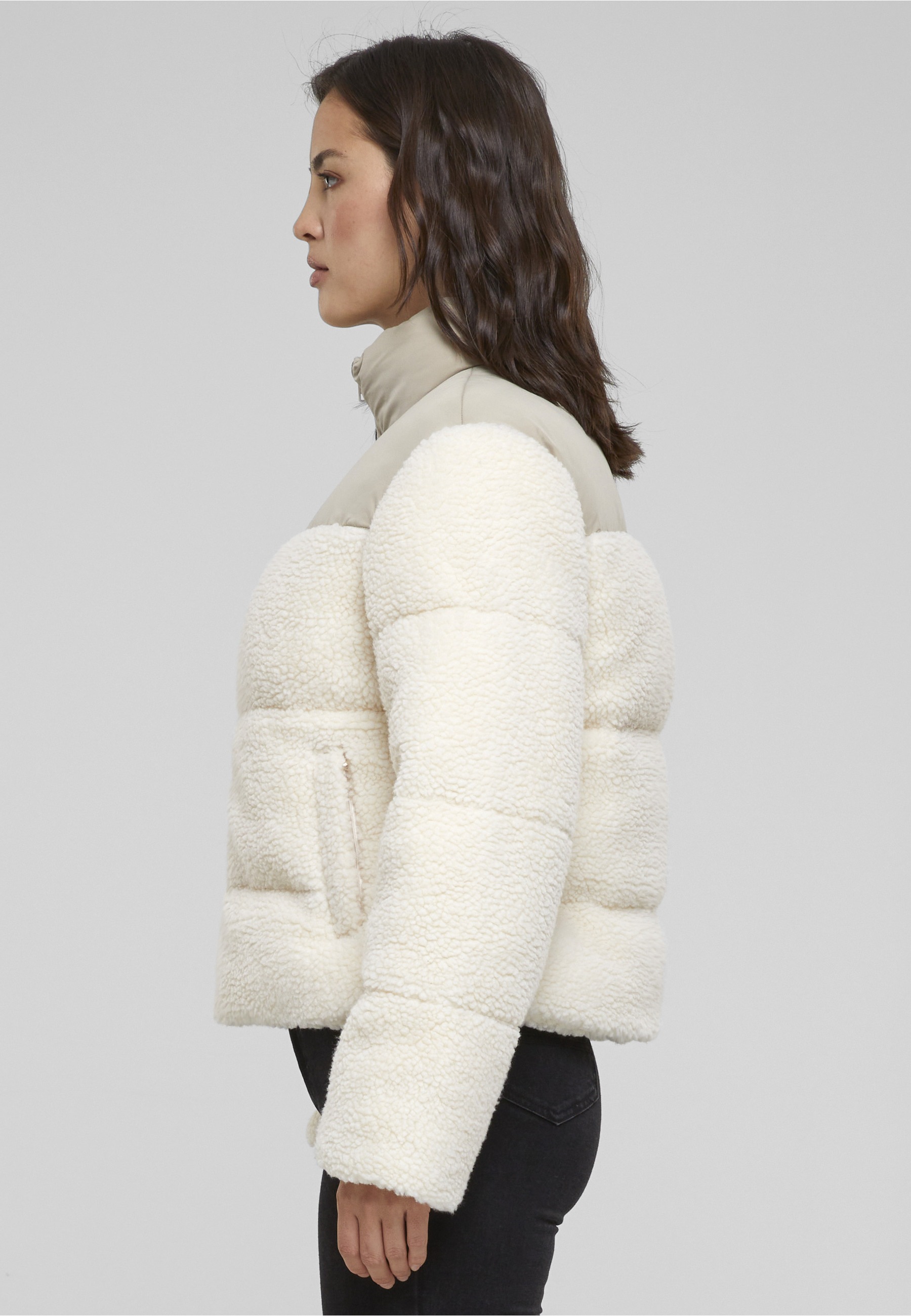 URBAN CLASSICS Winterjacke »Urban Classics Damen Ladies Short Sherpa Mix Puffer Jacket« 1 Stk. tlg. ohne Kapuze