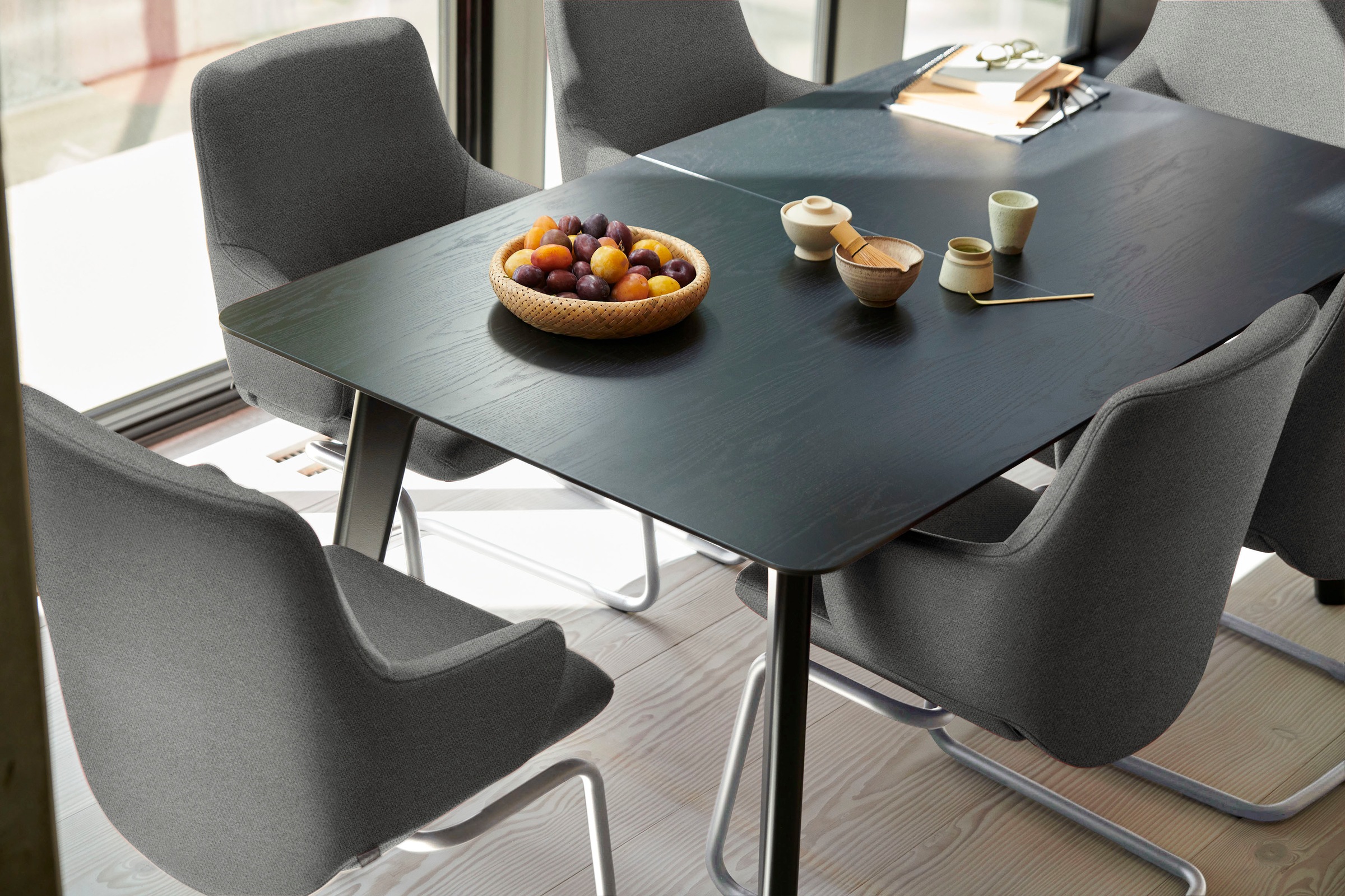 Stressless® Polsterstuhl »Laurel«, ROHLEDER Stoff Q2 FARON, Low Back mit Armlehne, Größe L, mit Beinen aus Stahl in Schwarz matt