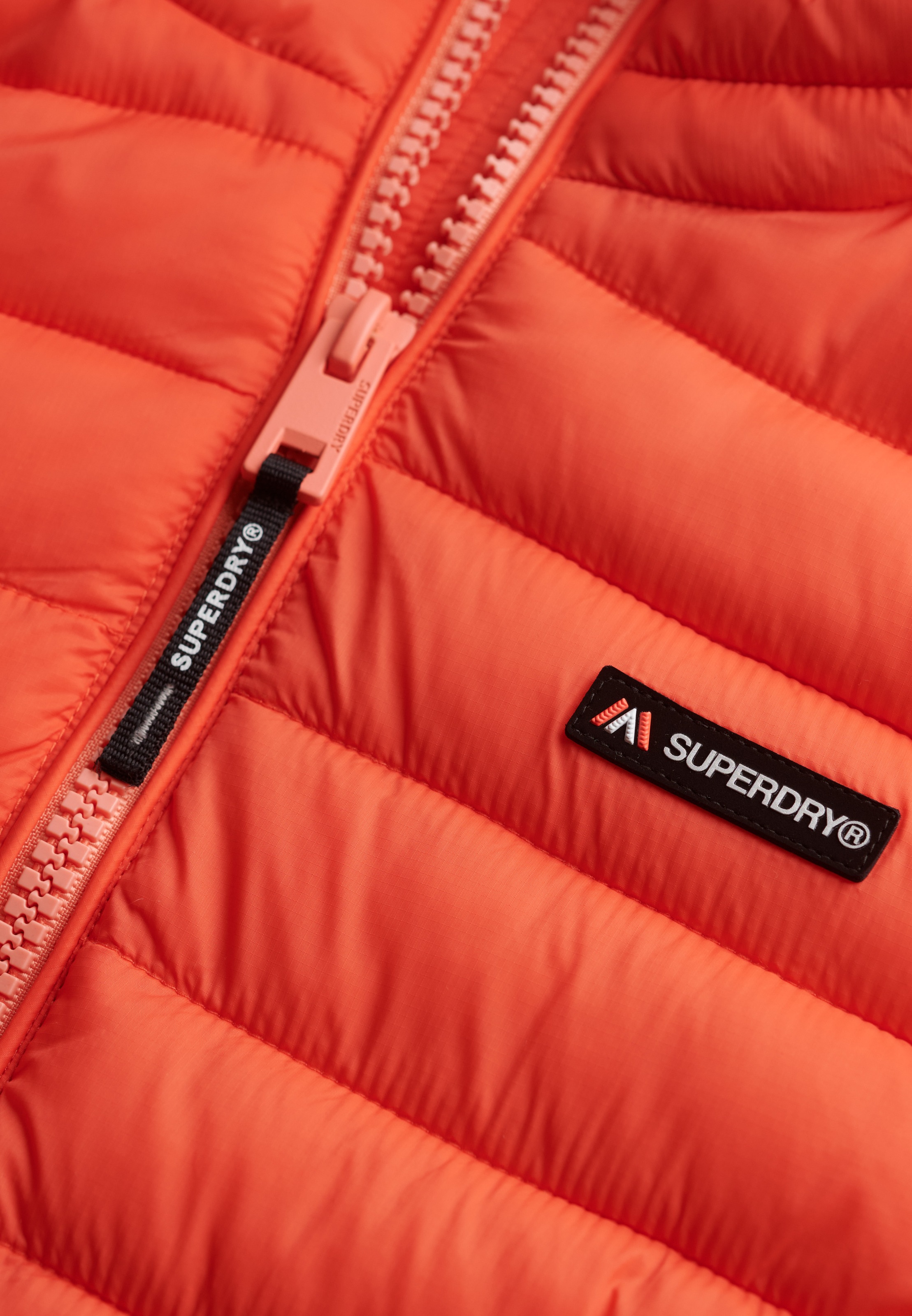 Superdry Steppjacke »HOODED FUJI LITE PADDED JACKET«, mit Kapuze