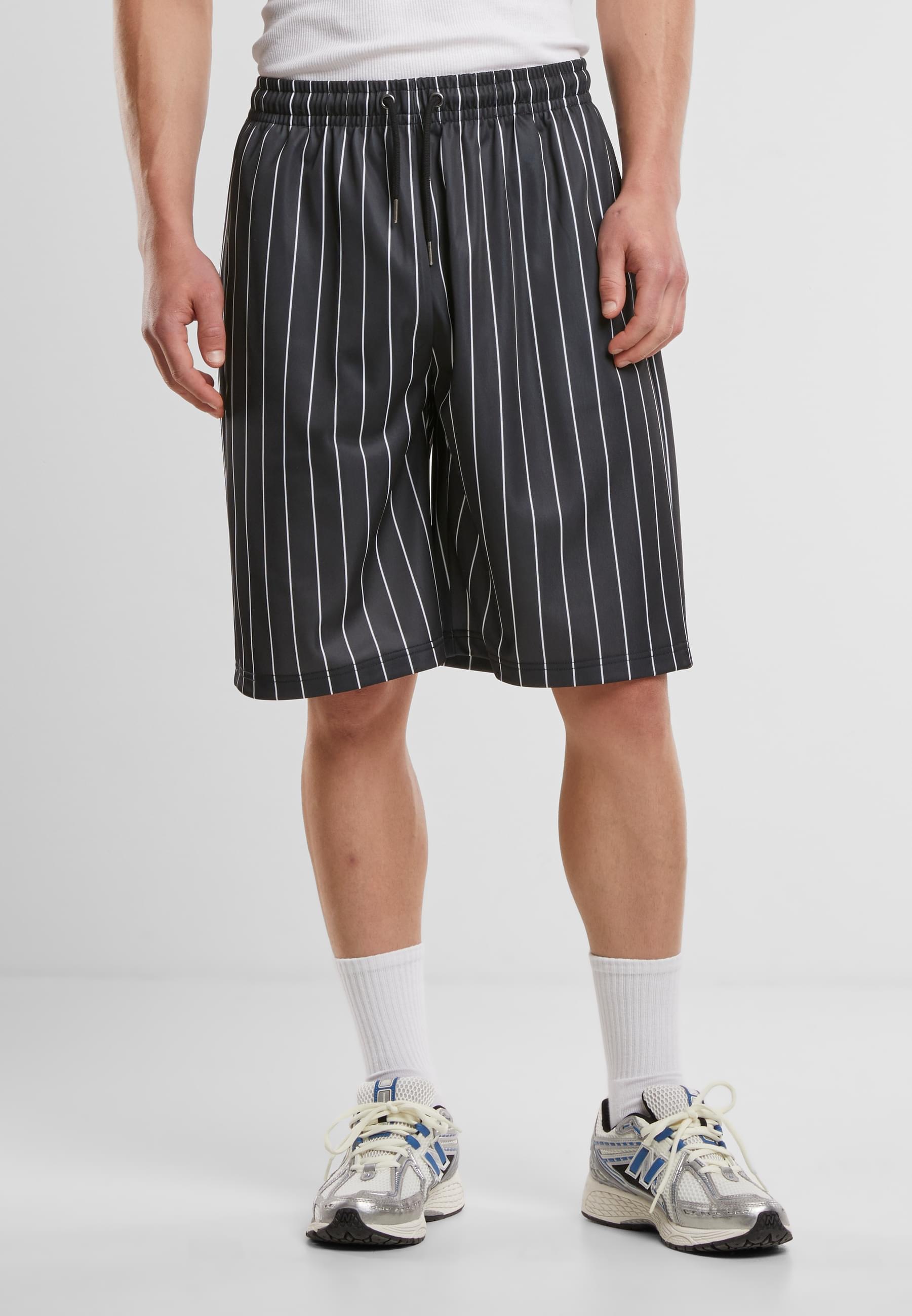 URBAN CLASSICS Shorts »Urban Classics Pinstripe Trackshorts«
