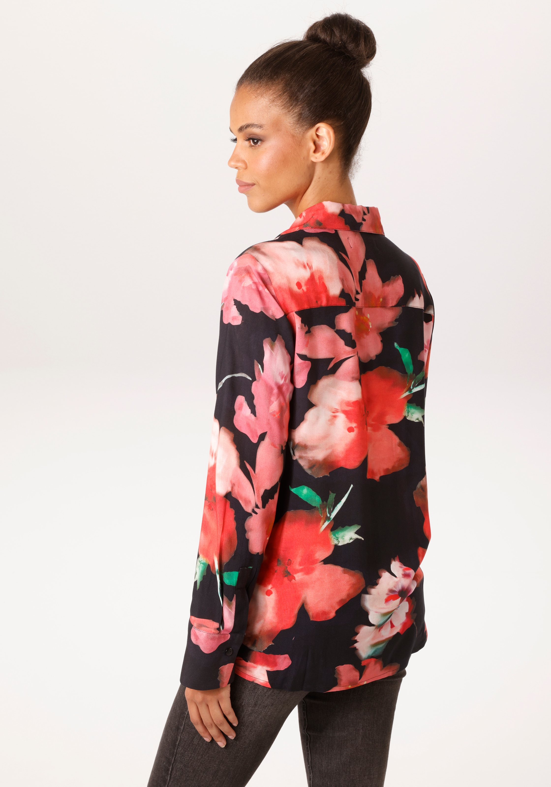 Aniston CASUAL Hemdbluse mit farbenfrohen Batik-Blüten bedruckt