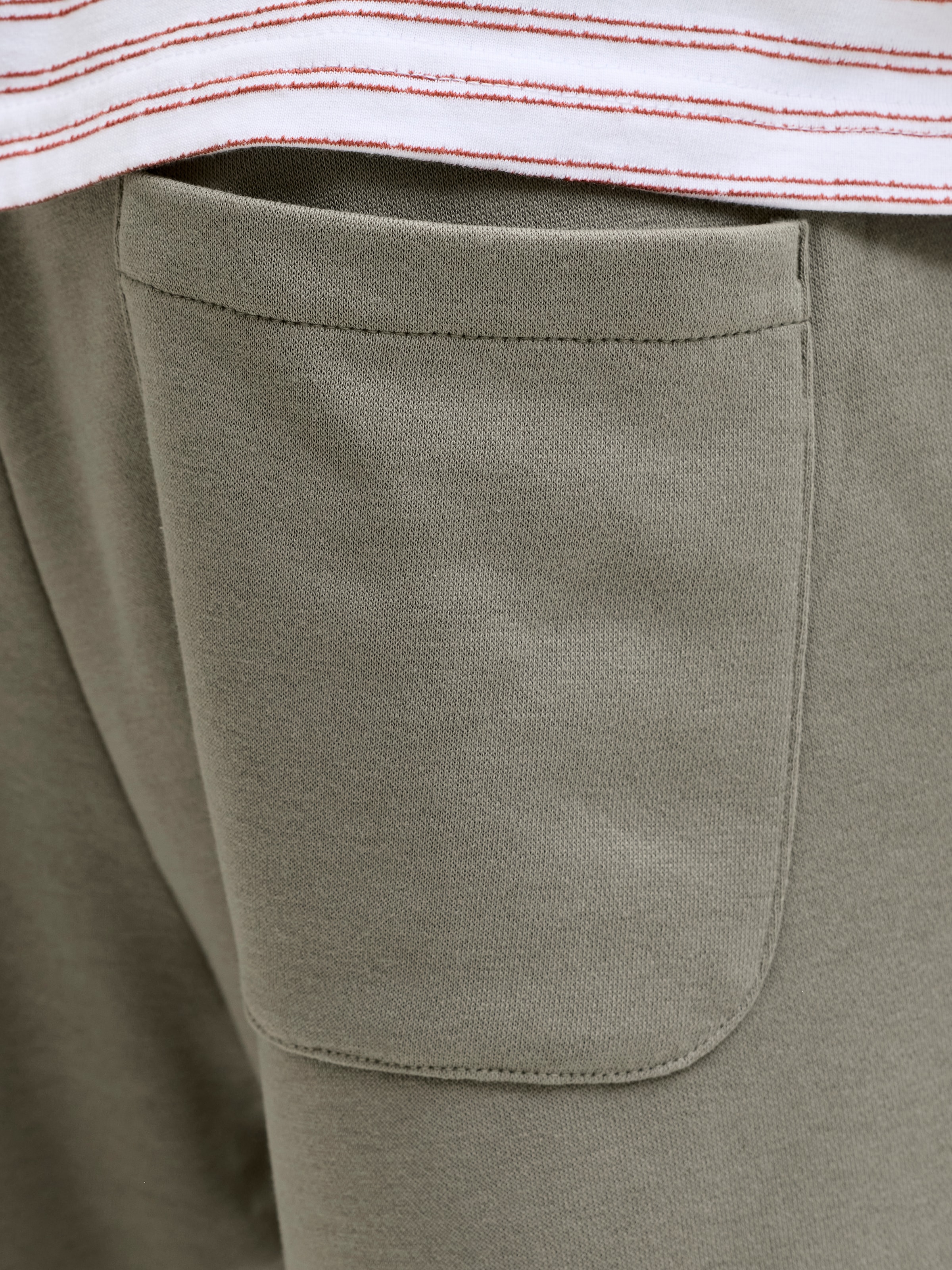 Jack & Jones Sweatshorts »JPSTGORDON mit elastischem Bund«  unifarben, modisch, regular fit, Webstoff