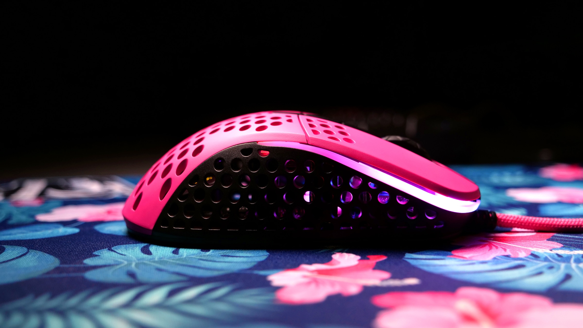 Cherry Xtrfy Gaming-Maus »M4 RGB«, kabelgebunden, ultraleichte Gaming-Maus