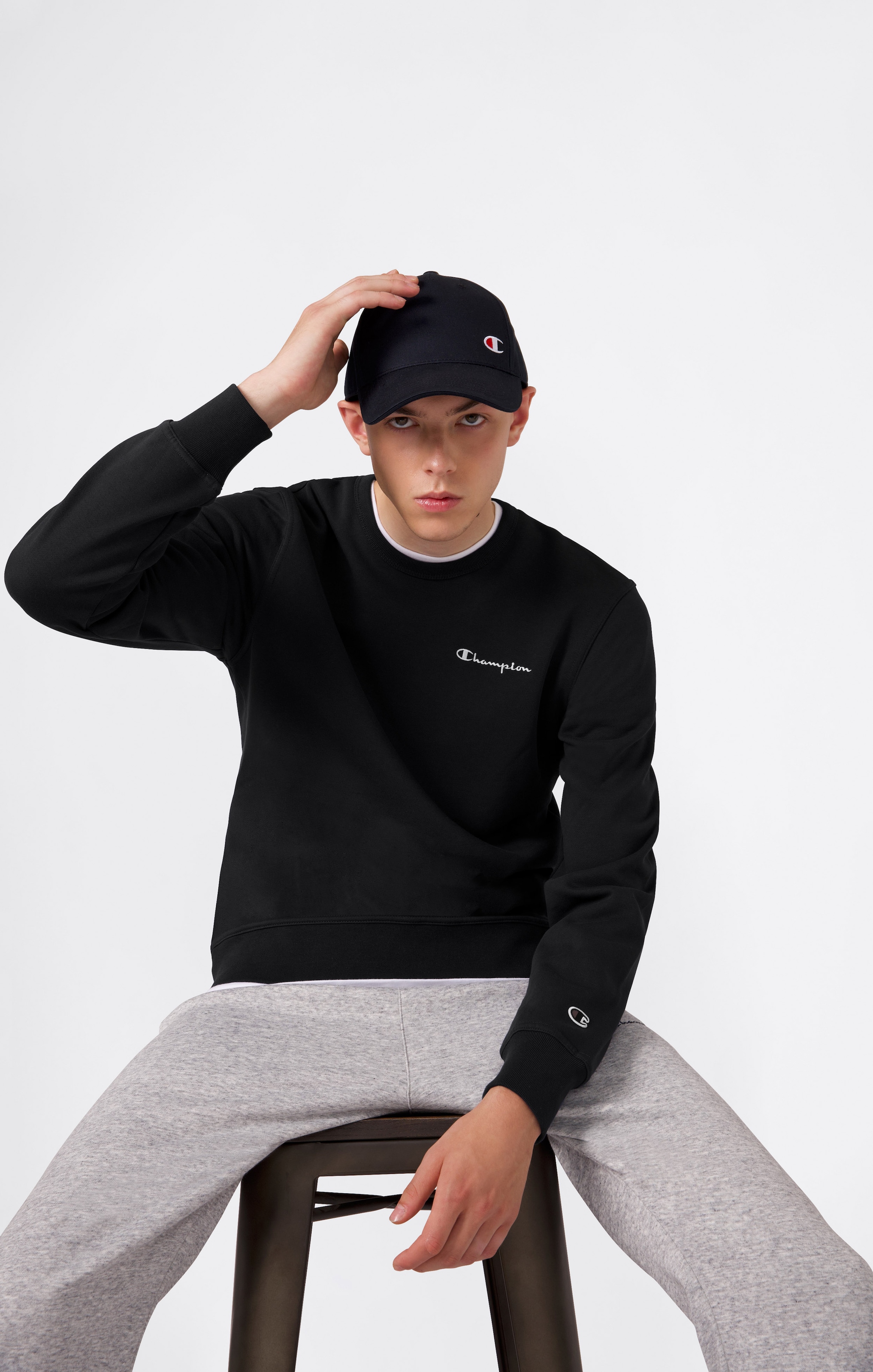 Champion Sweatshirt »ICONS CONTRAST Fleece Crewneck Sweatshirt«, mit Crewneck-Ausschnitt, aus Baumwolle und Polyester
