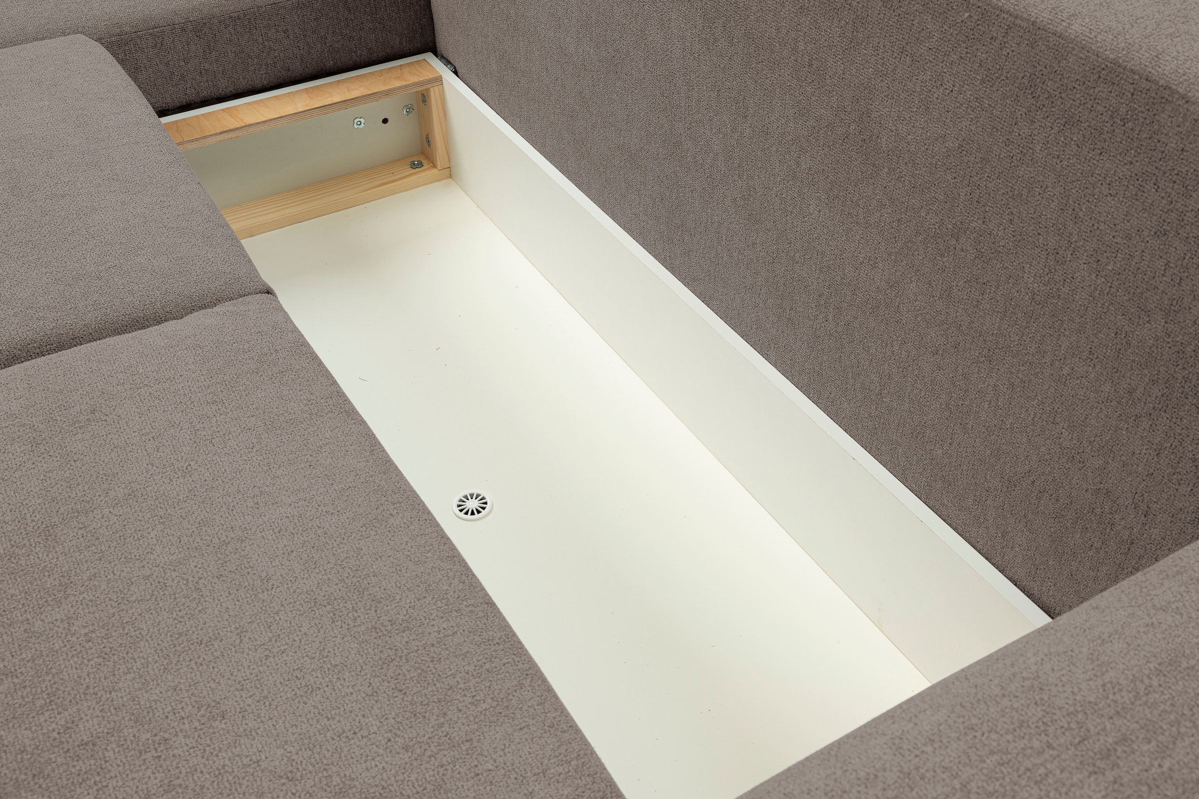 WERK2 Ecksofa »Riwa, modernes Sofa zum Kuscheln und Entspannen, Breite 300cm, L-Form«, Trendiges Ecksofa mit vielen Kissen, Schlaffunktion & Bettkasten