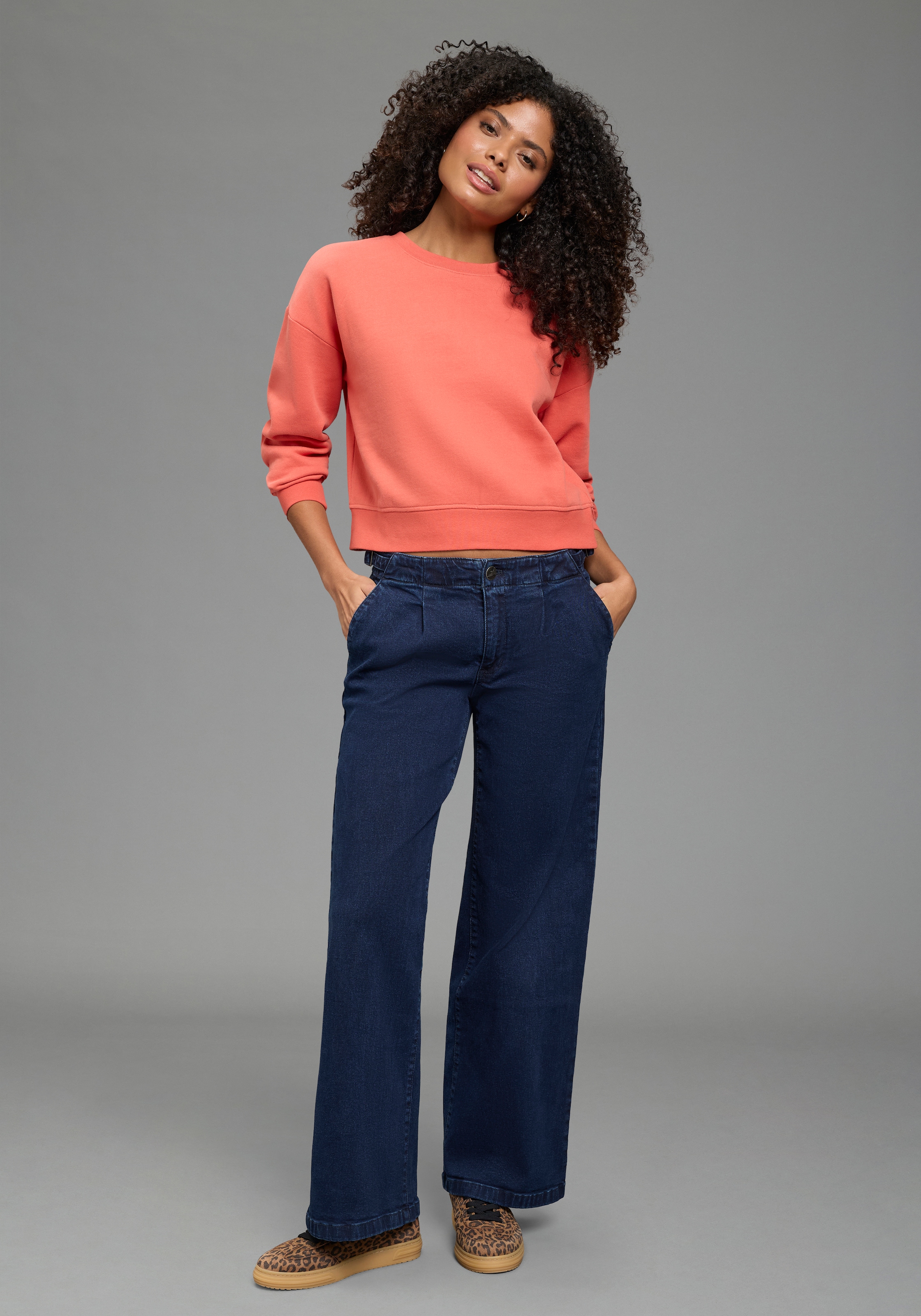 Laura Scott Sweatshirt, 1 Cropped Form
