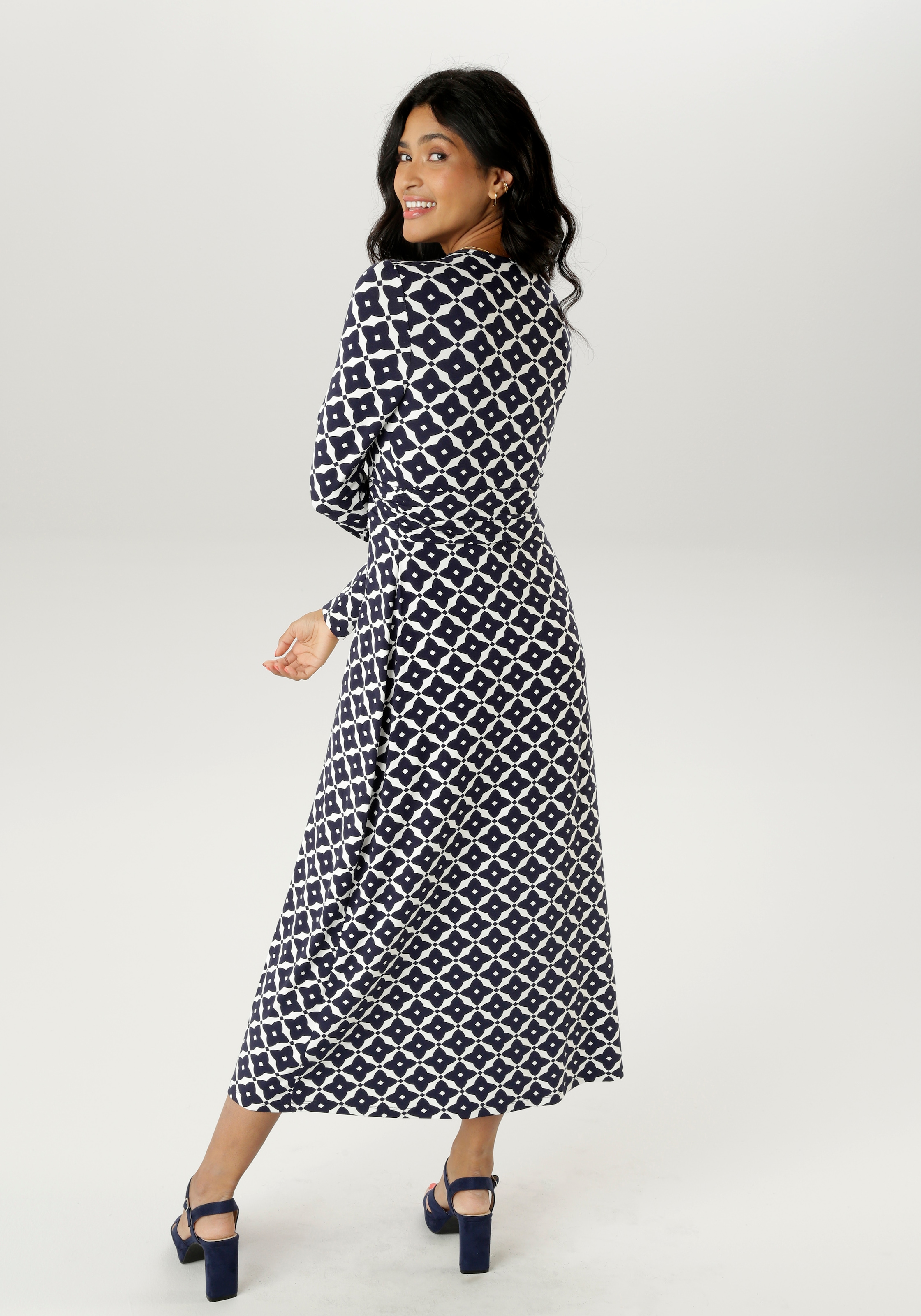 Aniston SELECTED Midikleid, mit eleganten, grafischen Druckverlauf