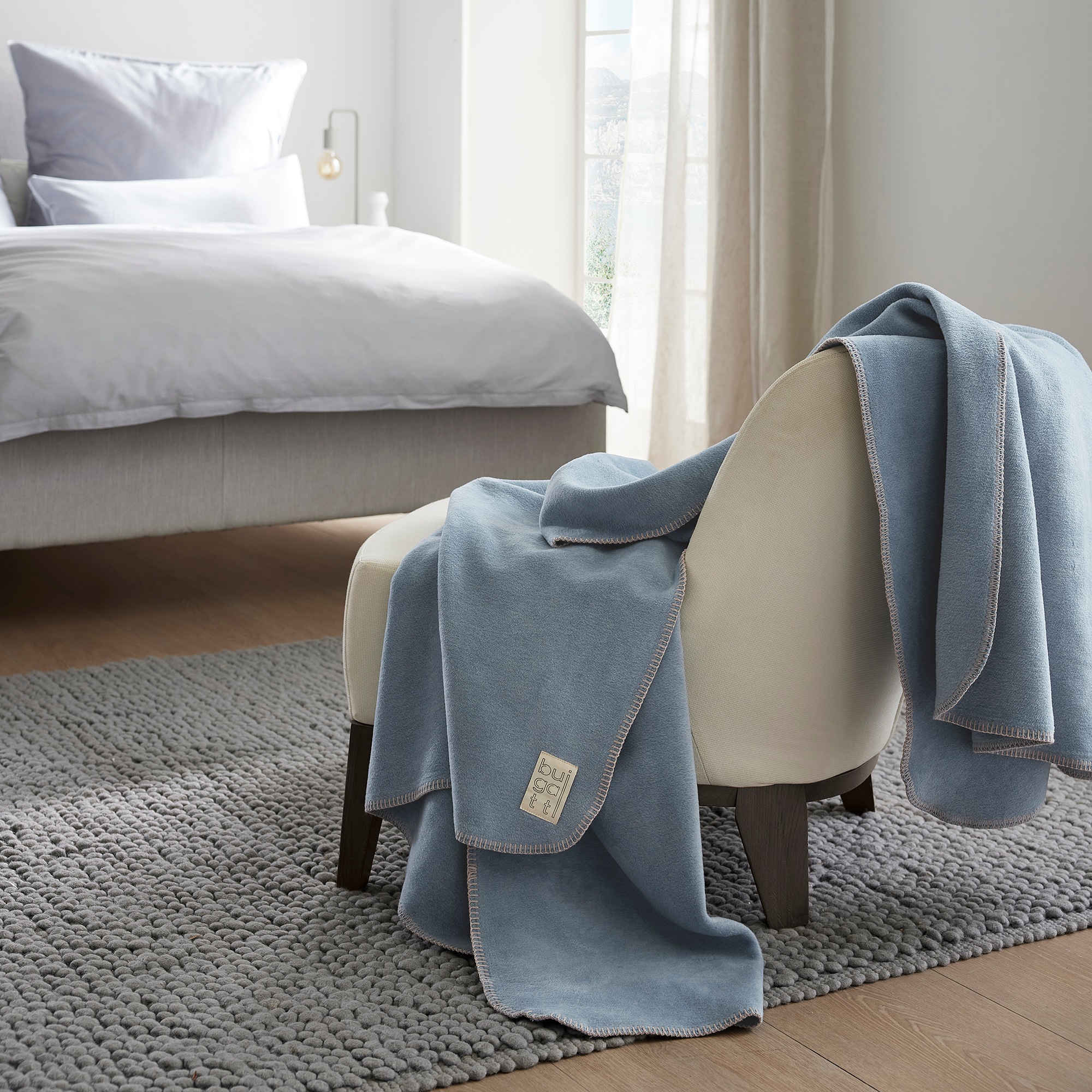 bugatti Wohndecke »Wohndecke bugatti«, mit bugatti-Logo-Patch