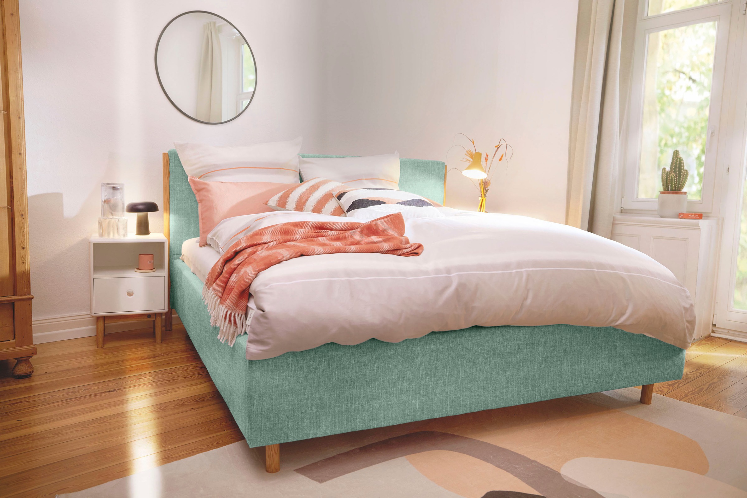 Bild von TOM TAILOR HOME Polsterbett »CALIFORNIA BED«, mit seitlichen Holzakzenten am Kopfteil