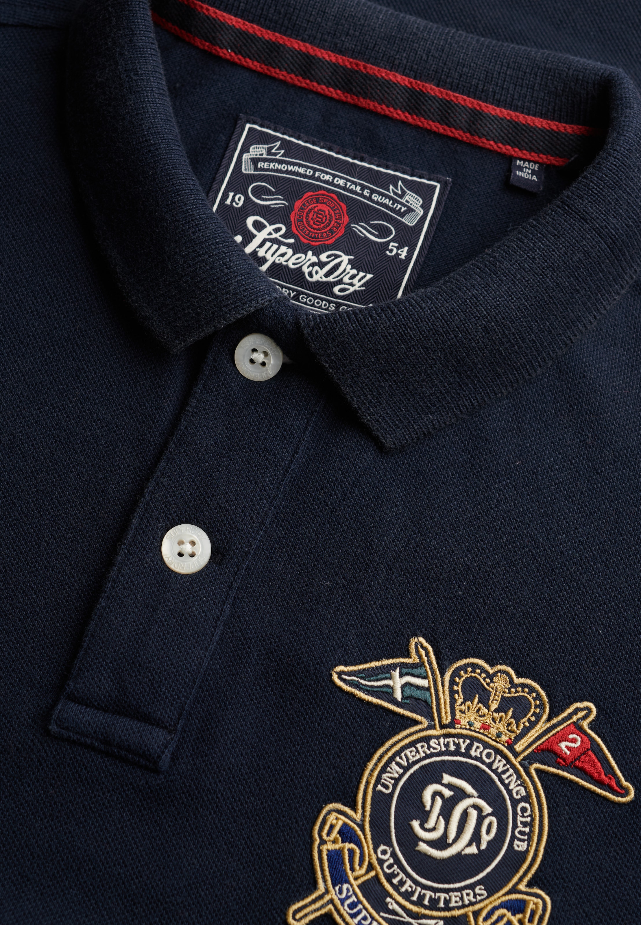Superdry Poloshirt »CREST POLO« mit Markenlabel, aus Baumwolle, Relaxed Fit, bedruckte Optik