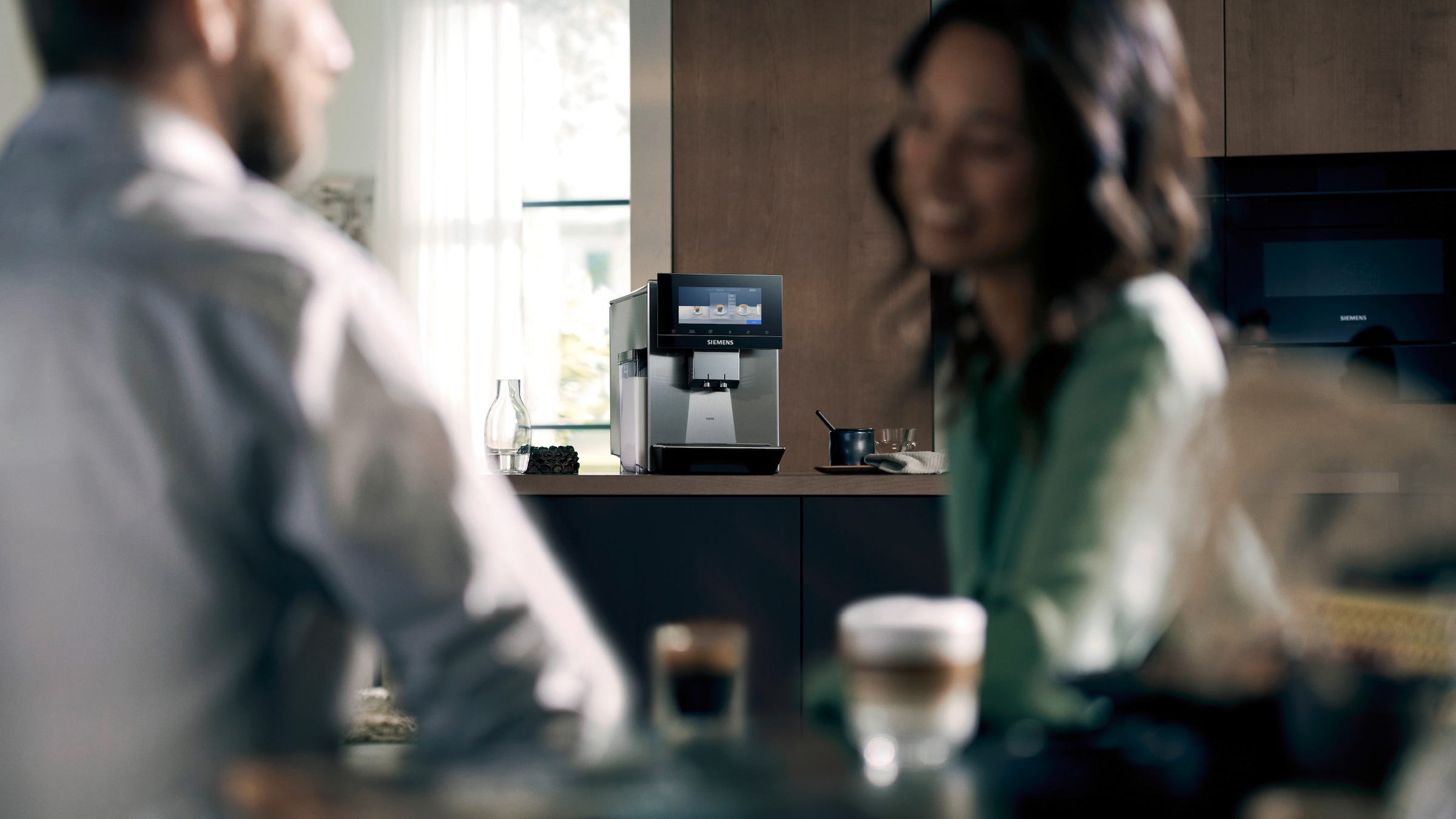 SIEMENS Kaffeevollautomat »EQ900 TQ905D03, intuitives 6,8" TFT-Display, Barista-Modus«, AromaBoost, App-Steuerung, Geräuschreduzierung,10 Profile, edelstahl