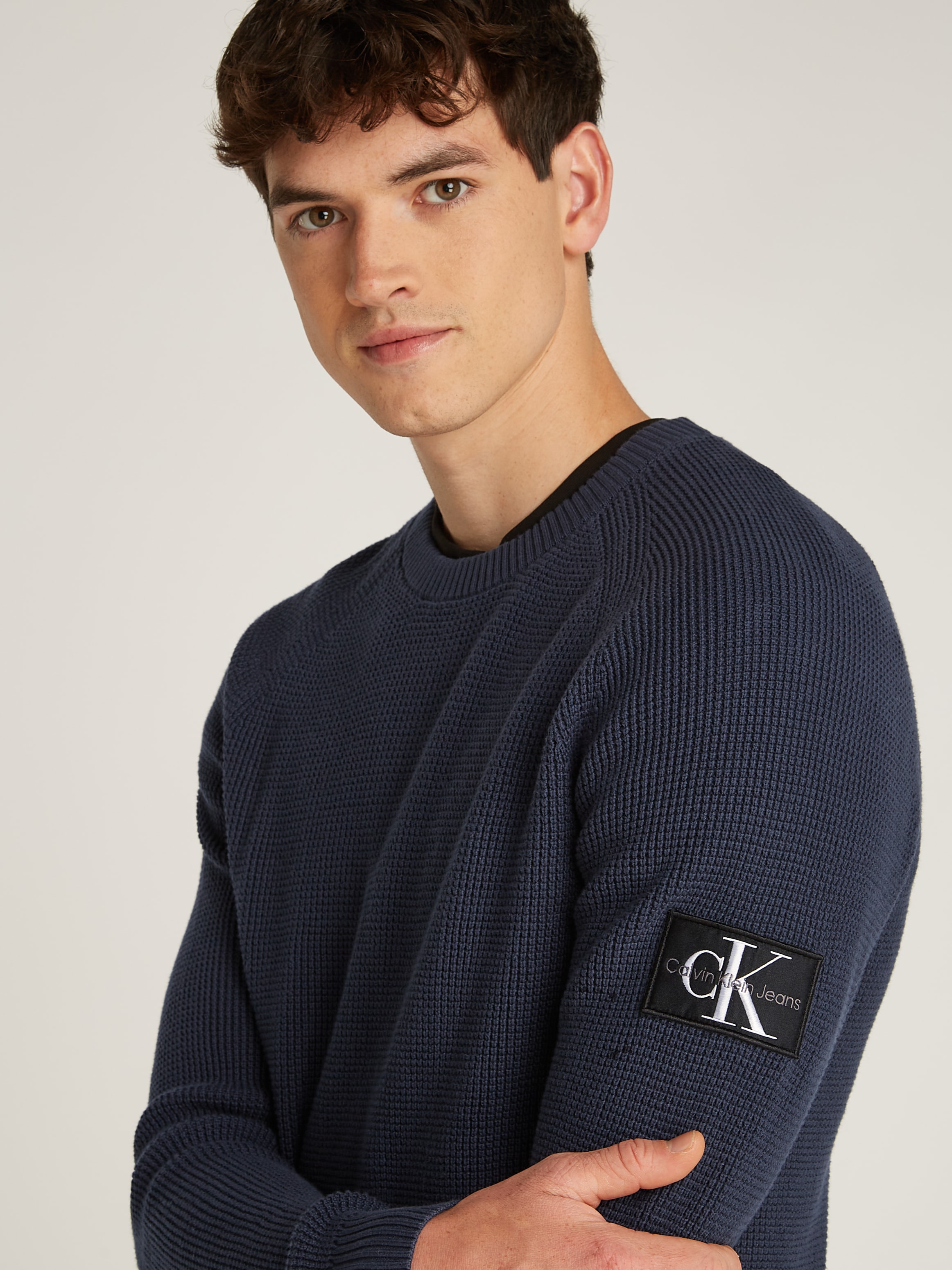 Calvin Klein Jeans Rundhalspullover »BADGE EASY SWEATER«, mit Logopatch