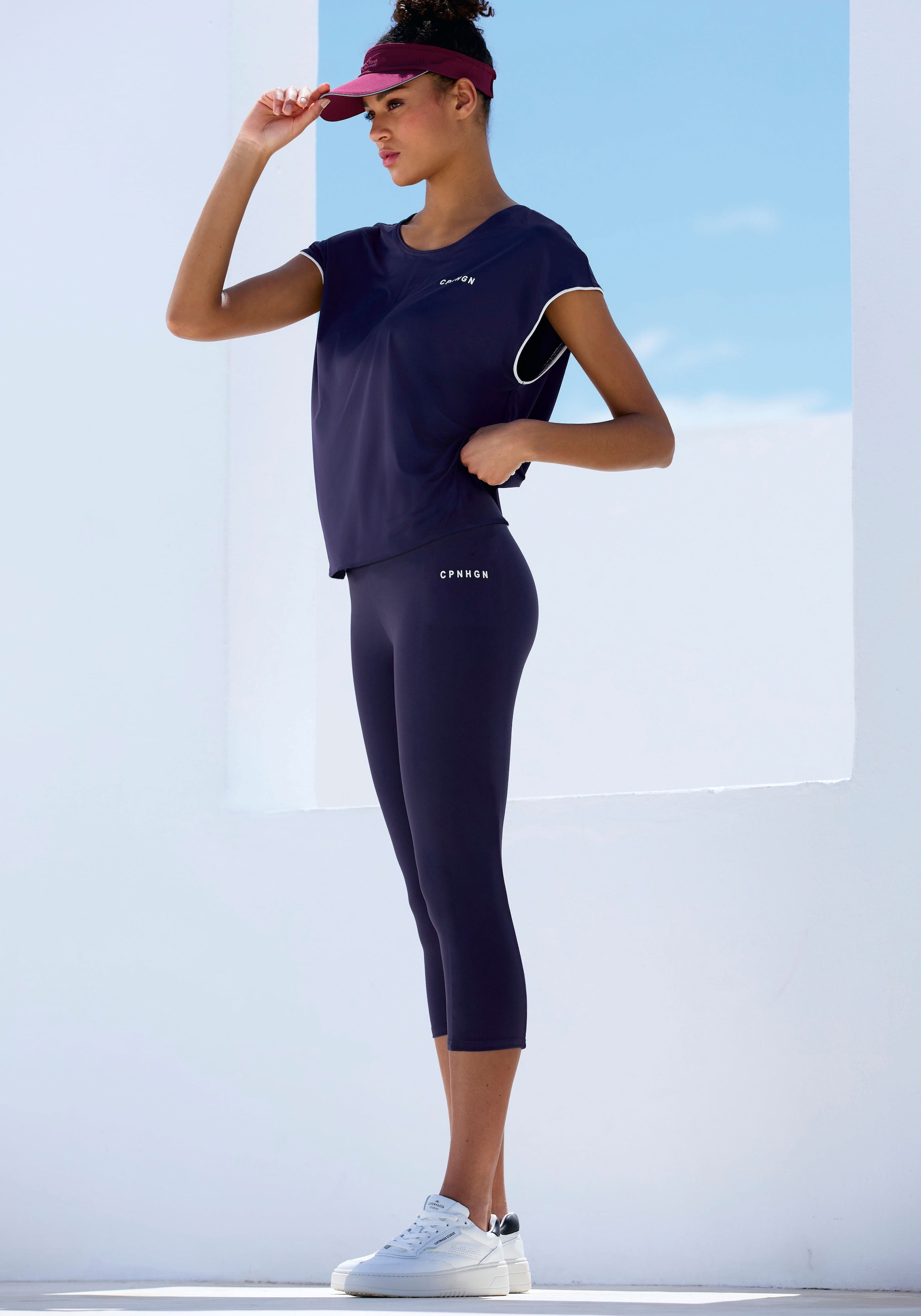 Copenhagen Studios Funktionsshirt mit weitem Armausschnitt
