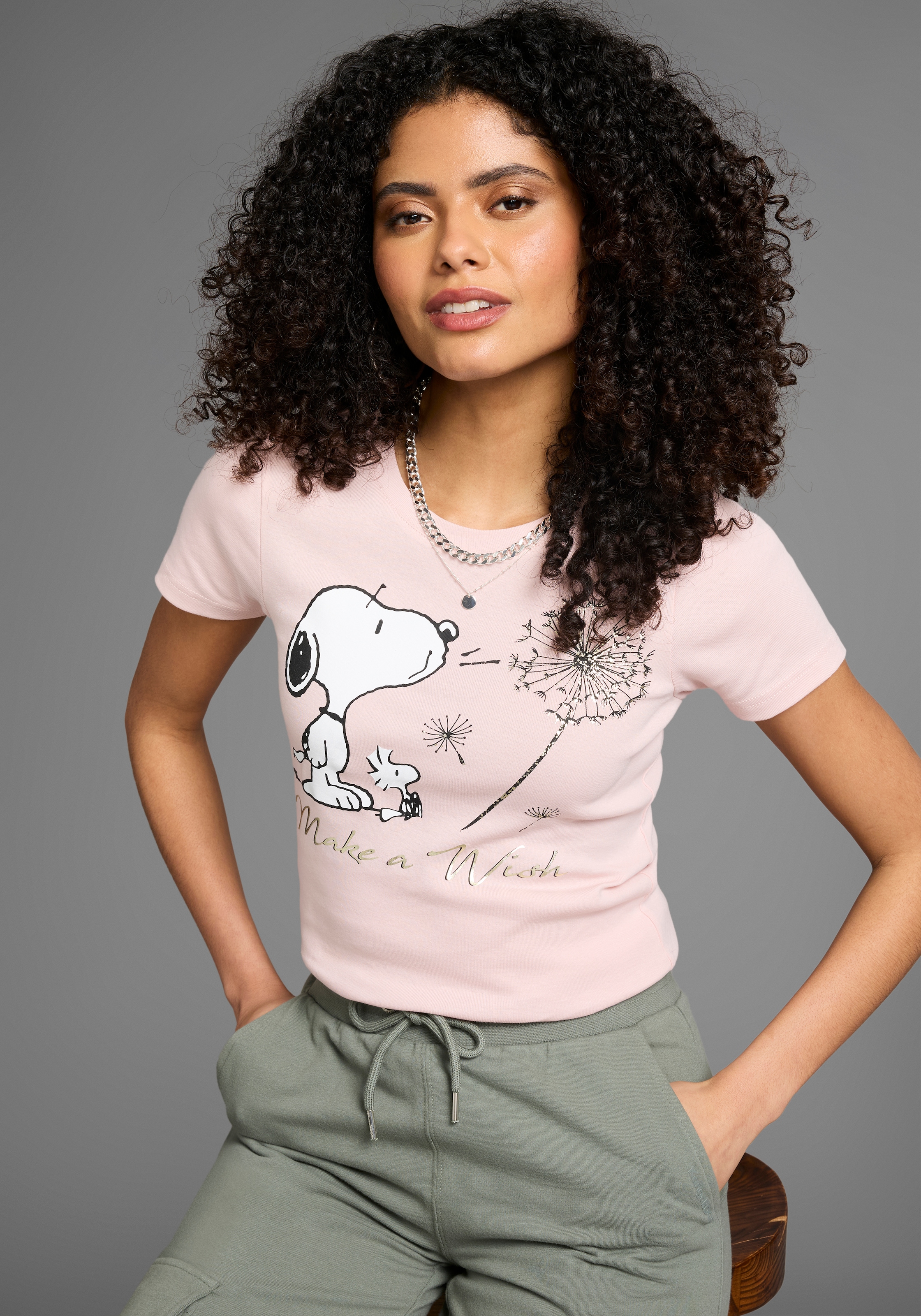 KangaROOS Kurzarmshirt, sehr figurbetonte Passform, bedruckte, melierte und metallic Optik