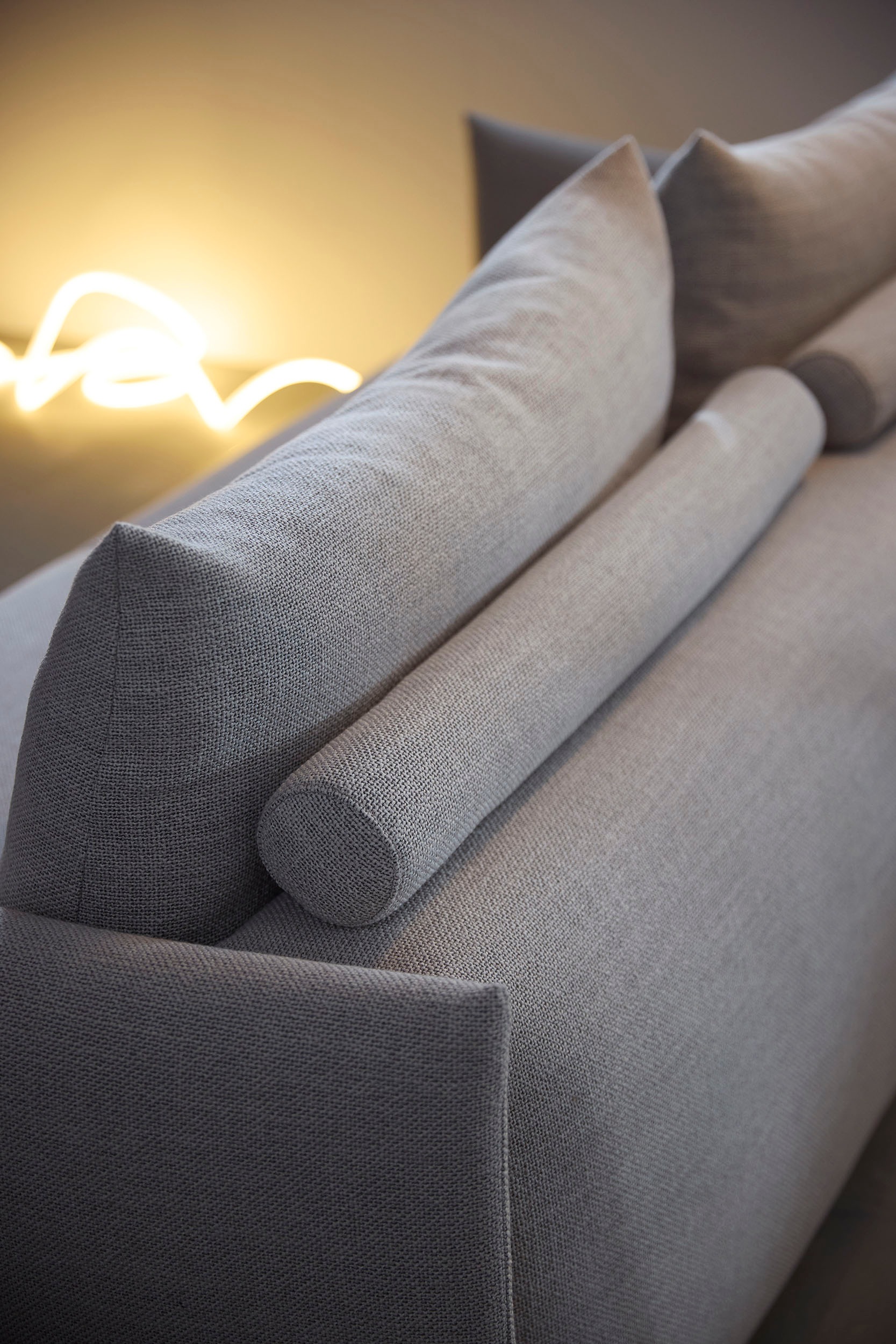 INNOVATION LIVING ™ Schlafsofa »MALLOY innovativ, komfortabel und bequem, modernes Design«, hohe Rückenlehne, schmale Armlehnen, inklusive Bettaufbewahrung