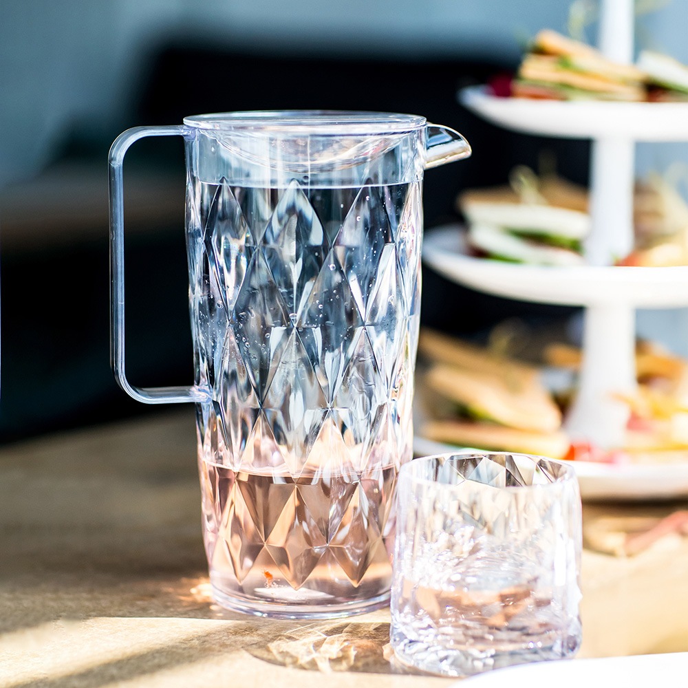 KOZIOL Kanne »CRYSTAL, Fassungsvermögen 1,6 l« 1,6 l 1 Stk. tlg. spülmaschinengeeignet