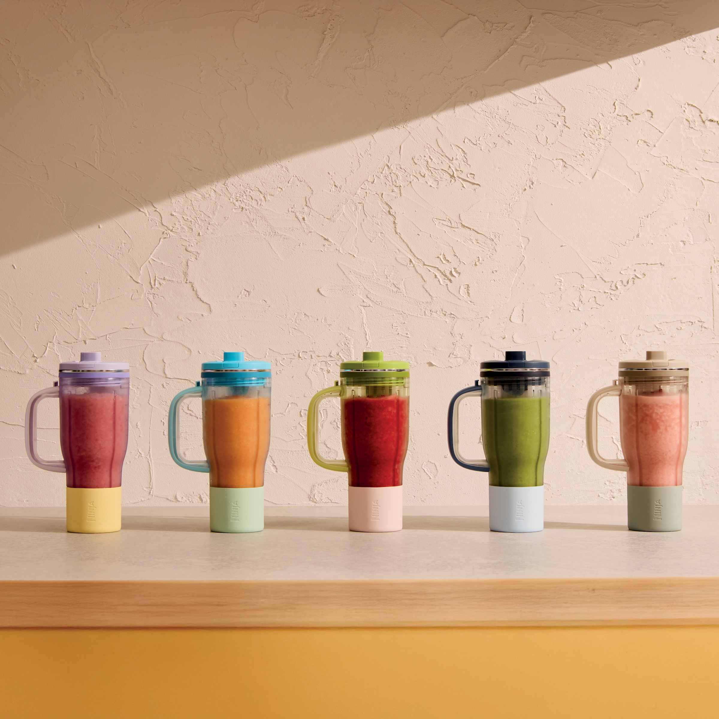 NINJA Zerkleinerer »BlendBoss To-Go-Becher-Mixer - stone/mint DB351EUST« 1100 W Auto-iQ-Technologie, Zerkleinert alles eiskalt-  sogar  tiefgefrorenes