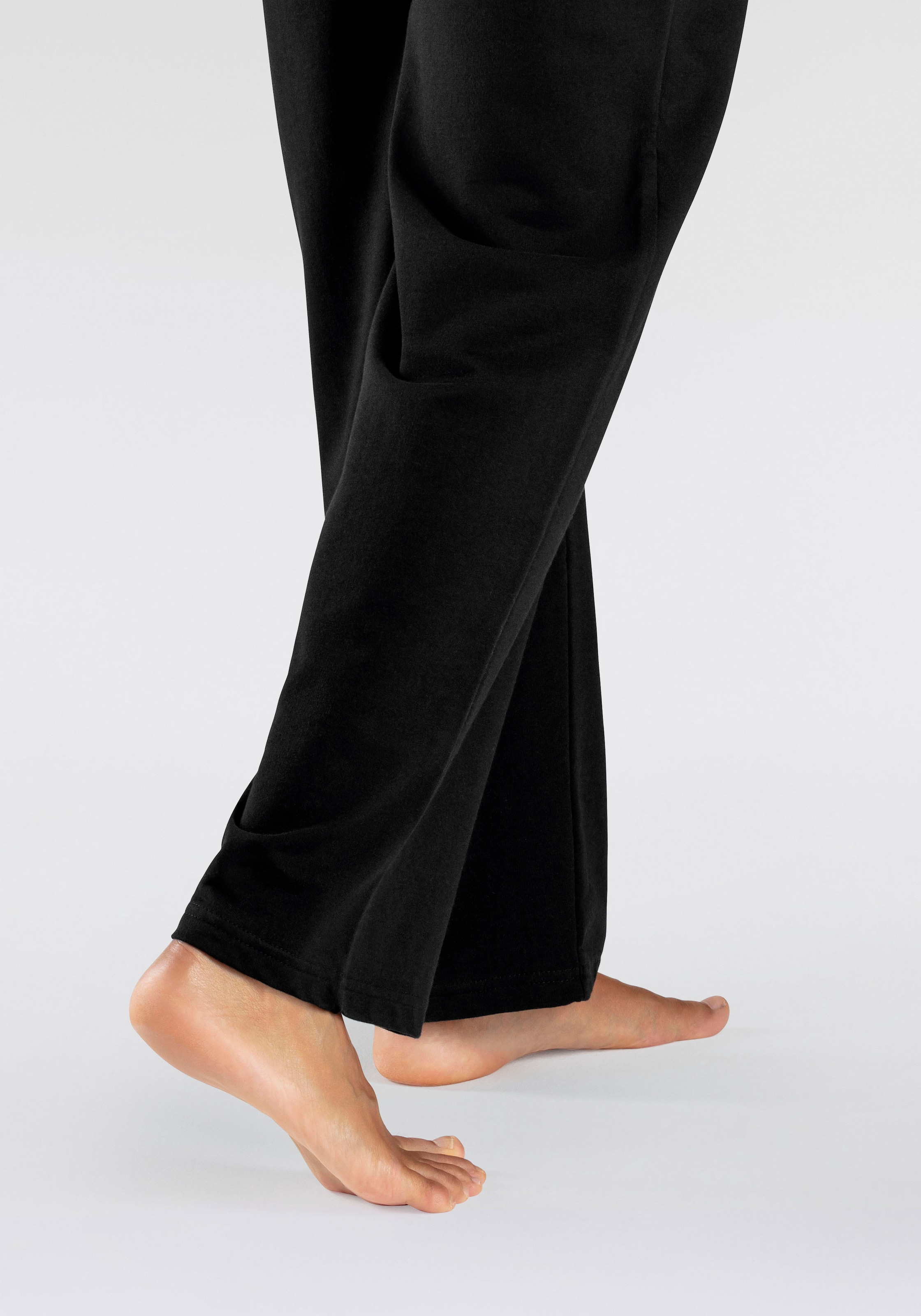 Bench. Loungewear Relaxhose, aus leichter Sweat-Qualität