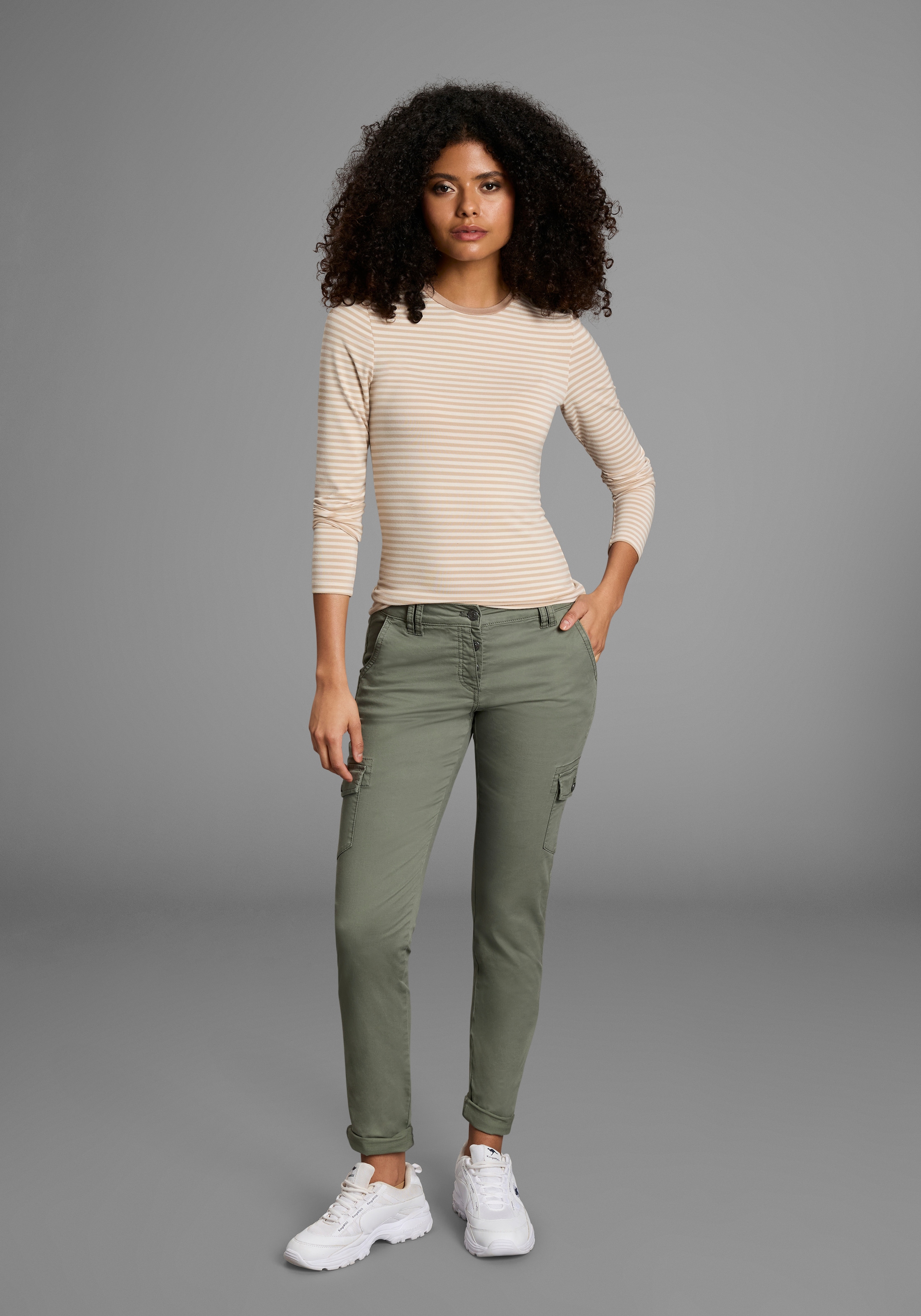 KangaROOS Cargohose  im mit aufgesetzten Taschen seitlich