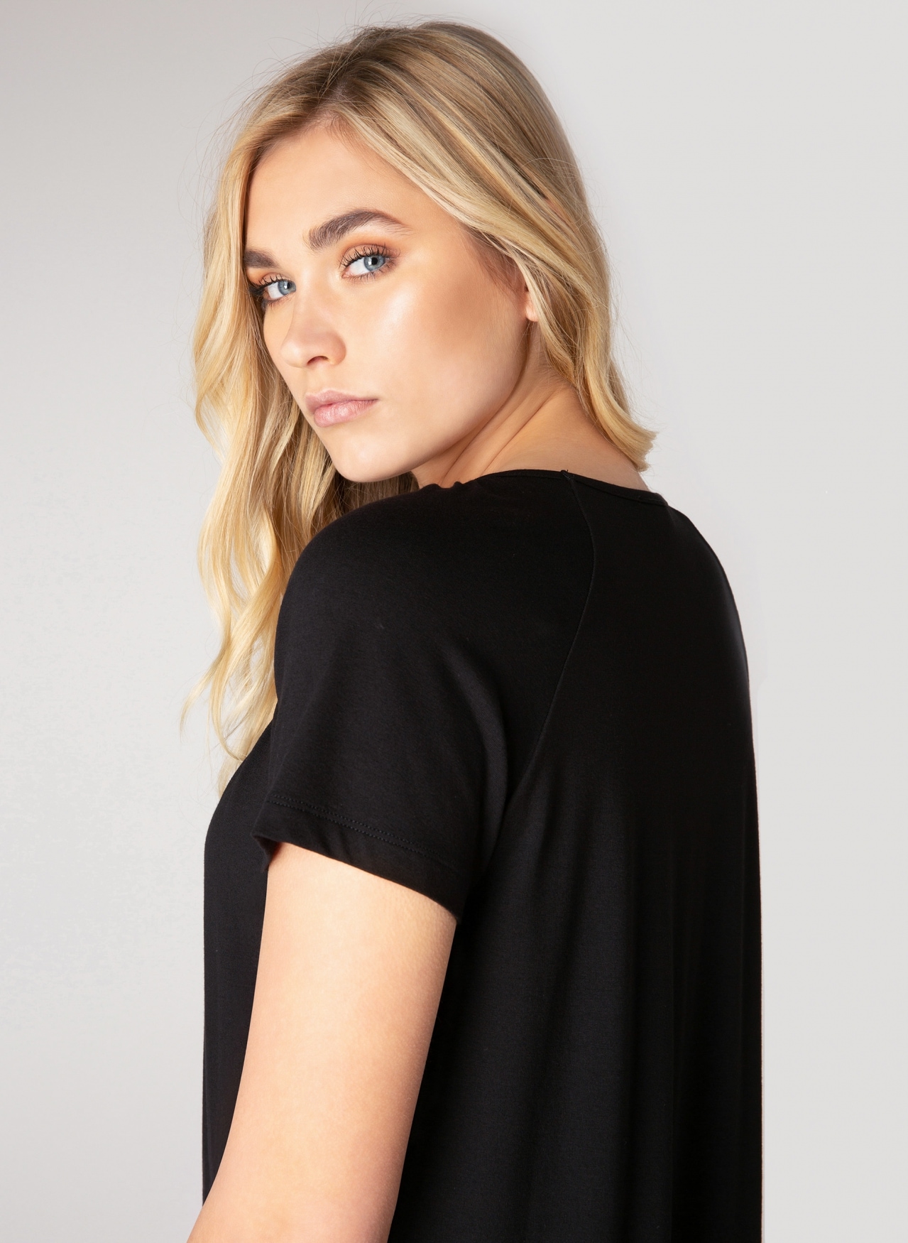 Base Level T-Shirt »Yona« mit Raffung am Rundhalsausschnitt