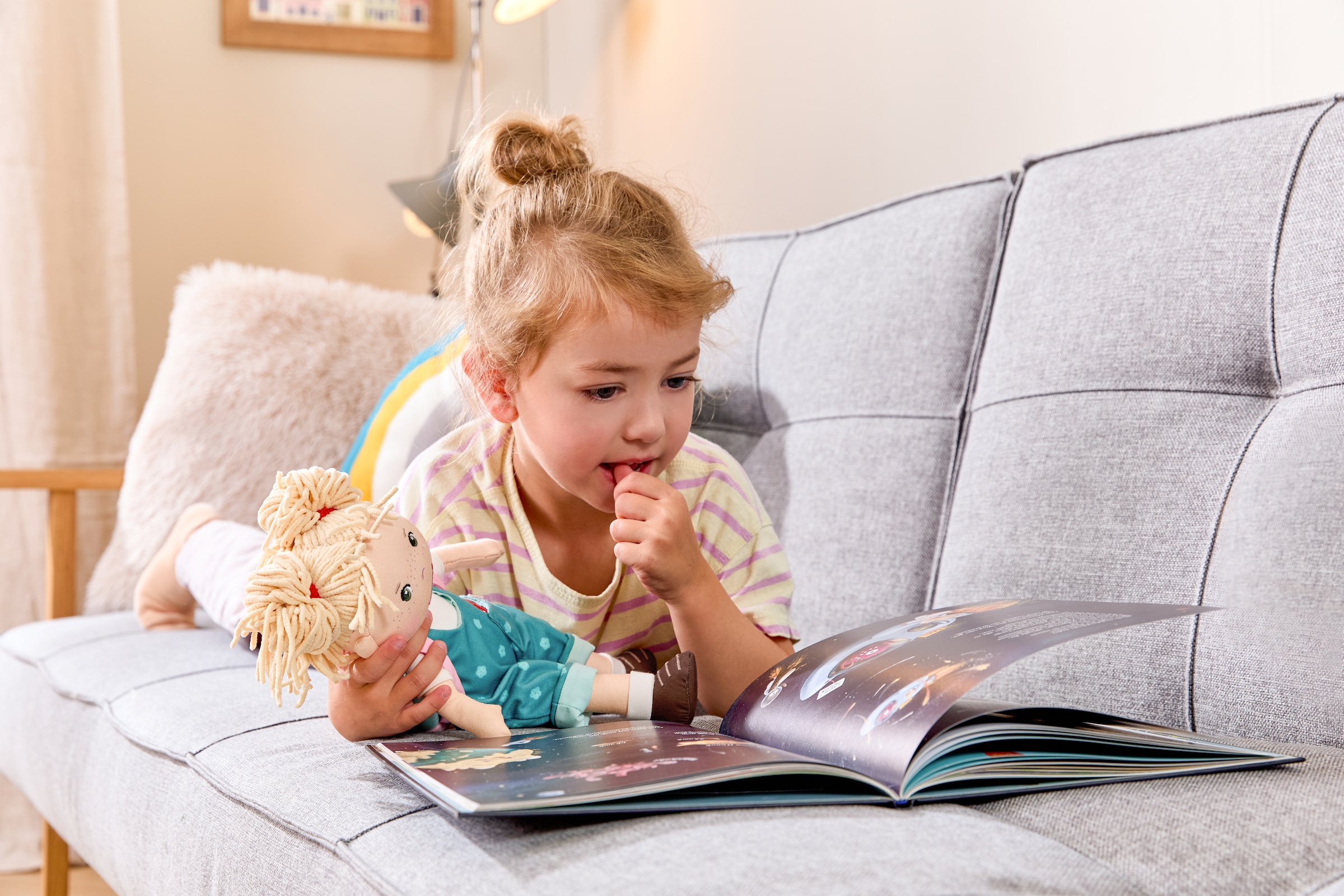 Haba Stoffpuppe »Tilli« inspiriert vom Kinderbuch "Mein Knopf, ein Universum" von Carmen Kroll