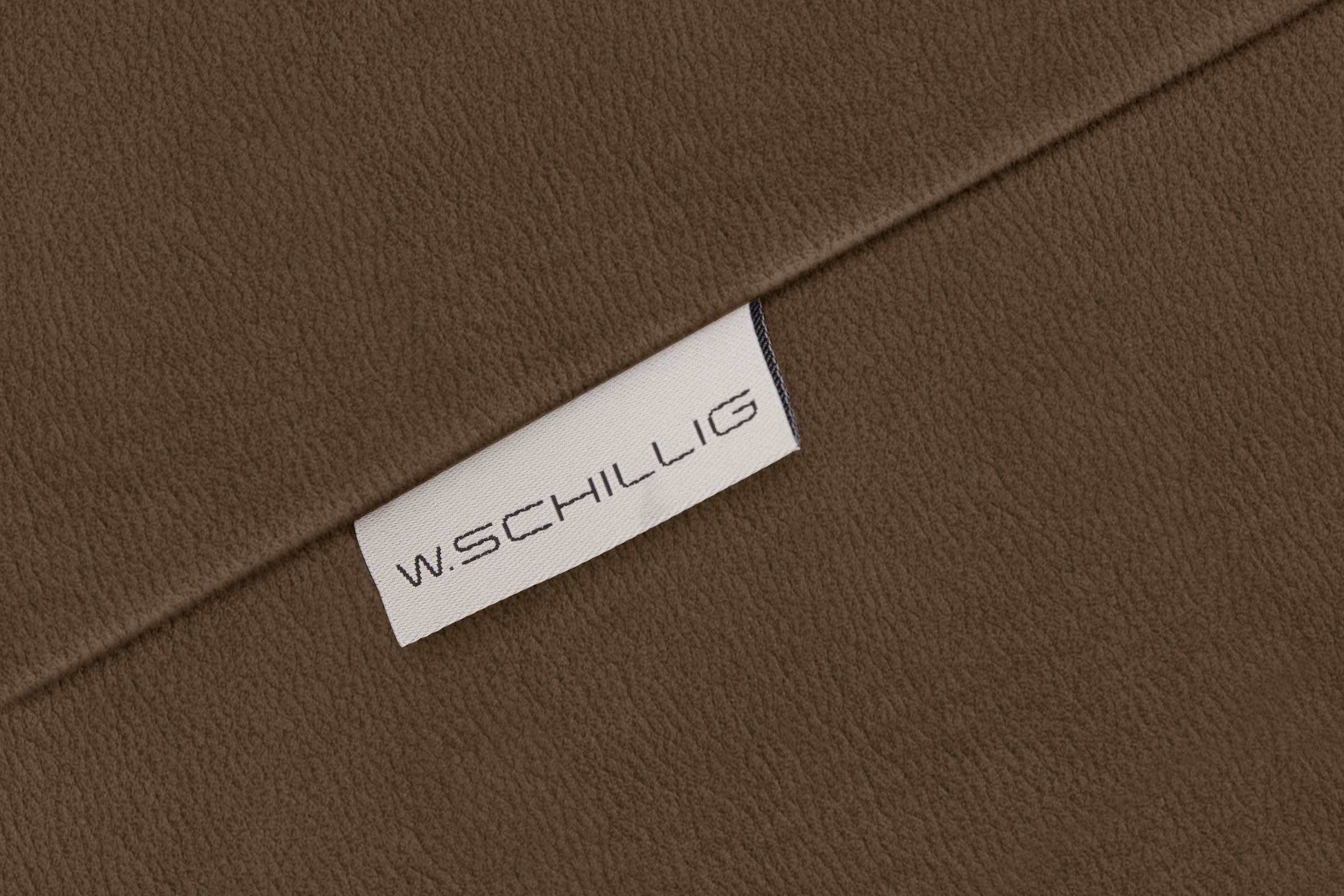W.SCHILLIG Ecksofa »finn, Designsofa mit tollem Sitzkomfort, bequem, L-Form«, German Design Award 2016, Fußgestell Nussbaum natur, Breite 281 cm