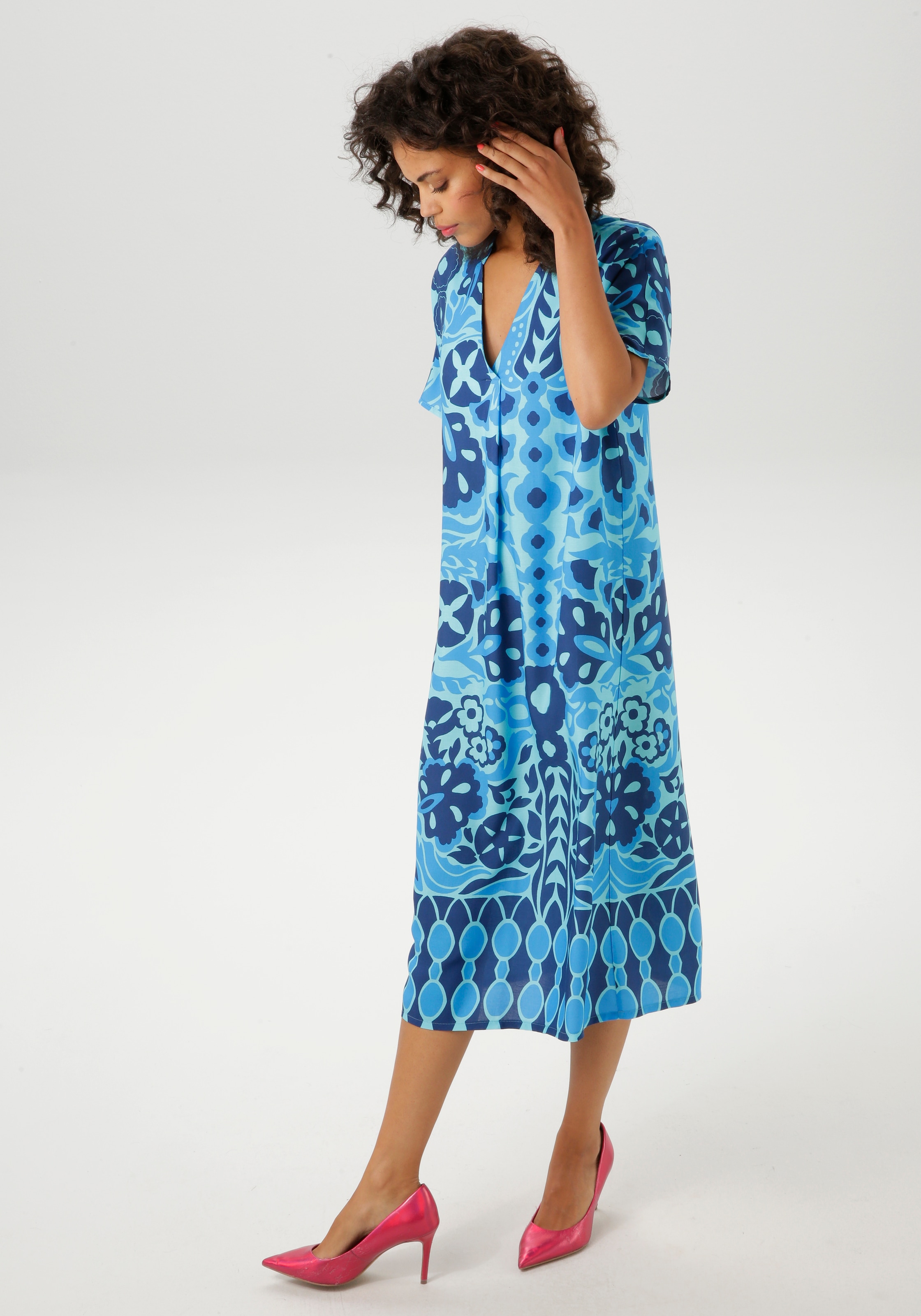 Aniston CASUAL Sommerkleid, mit extravagantem, grafischen Druck