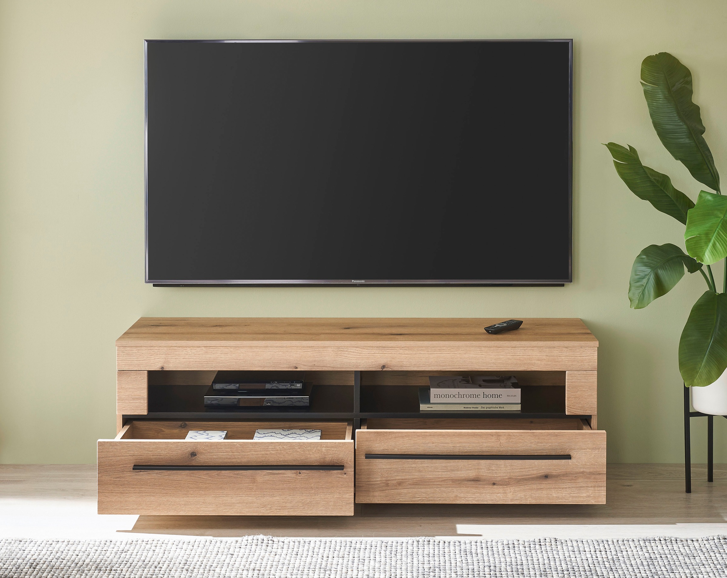 INOSIGN Lowboard »modernes TV-Unterteil, Kommode in Eiche Evoke oder weiß«, schwarze Stangengriffe, ausreichend Stauraum, vielseitig einsetzbar
